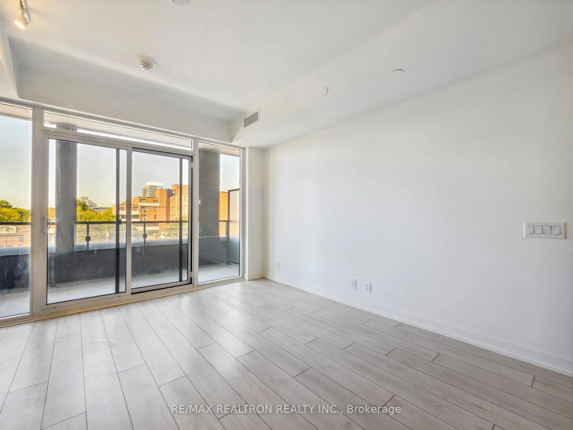 Photo 4 of Unit 320, 270 Dufferin Street, Toronto, South Parkdale — HOMEH