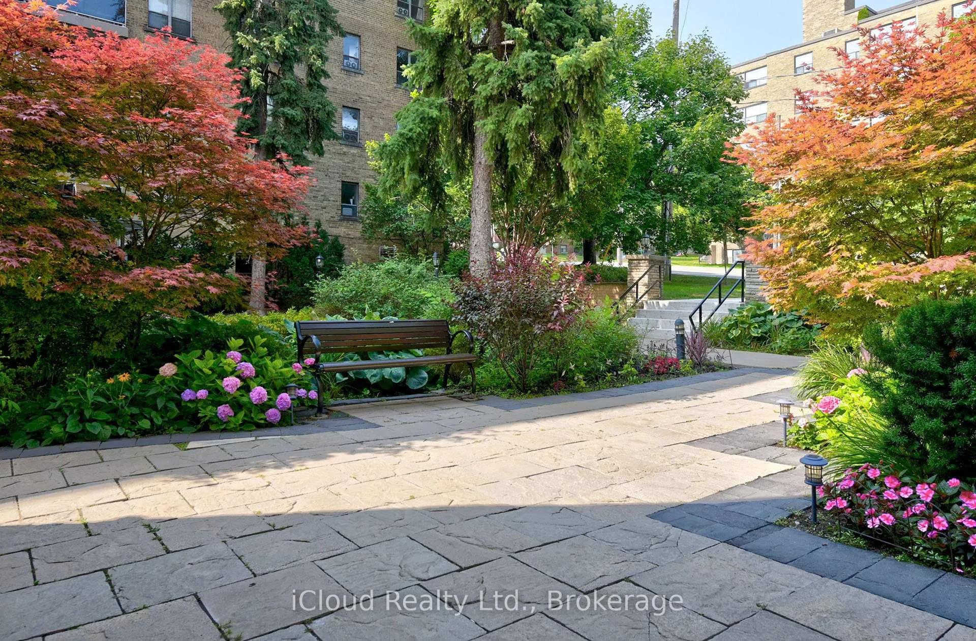 Photo 4 of Unit 101, 2603 Bathurst Street, Toronto, Forest Hill North — HOMEH