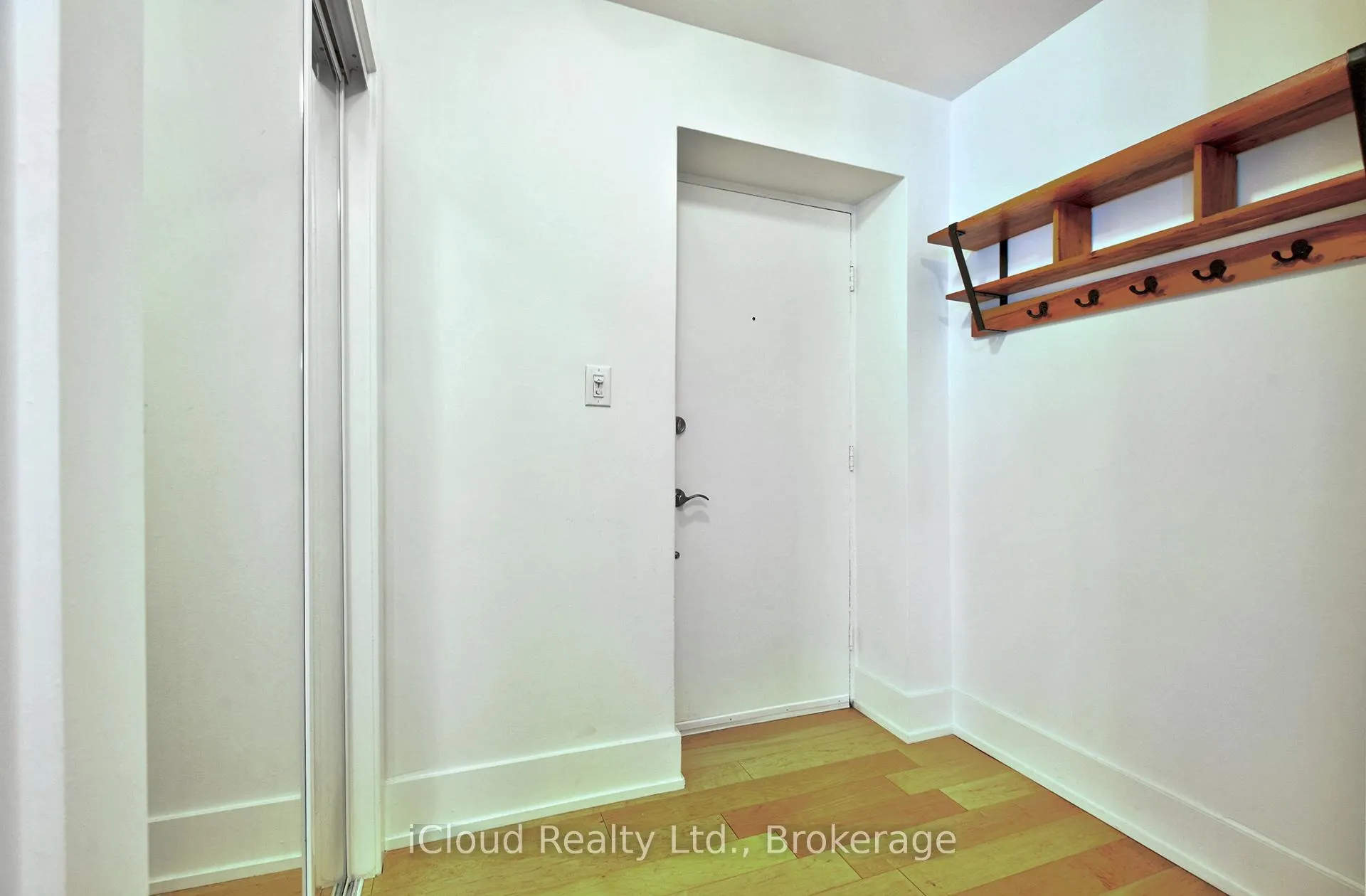 Photo 5 of Unit 101, 2603 Bathurst Street, Toronto, Forest Hill North — HOMEH