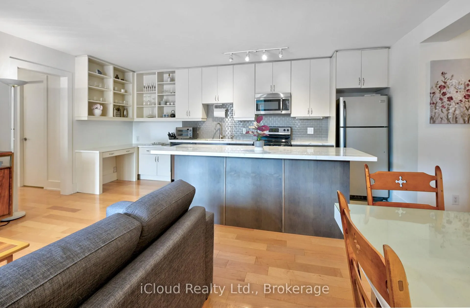 Photo 10 of Unit 101, 2603 Bathurst Street, Toronto, Forest Hill North — HOMEH
