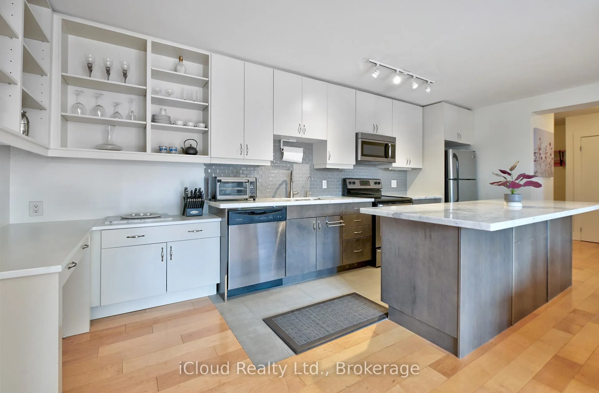 Photo 11 of Unit 101, 2603 Bathurst Street, Toronto, Forest Hill North — HOMEH