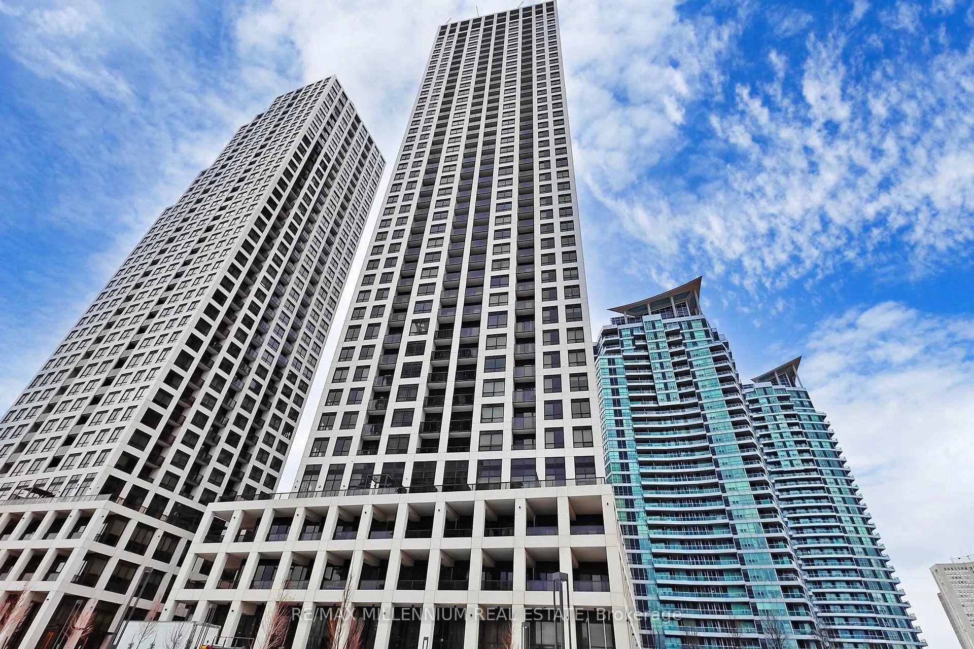 Front of Unit 807, 30 Elm Drive W