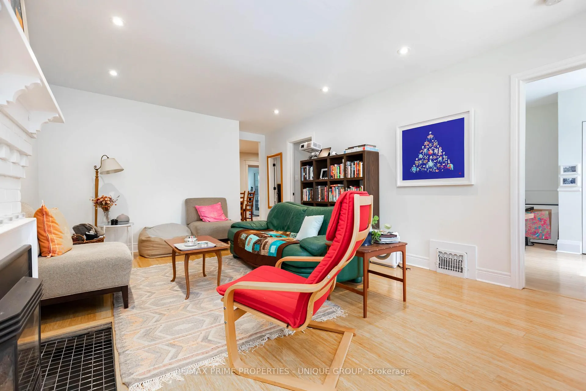 Photo 3 of Unit Main, 2338 1/2 Queen Street E, Toronto, The Beaches — HOMEH