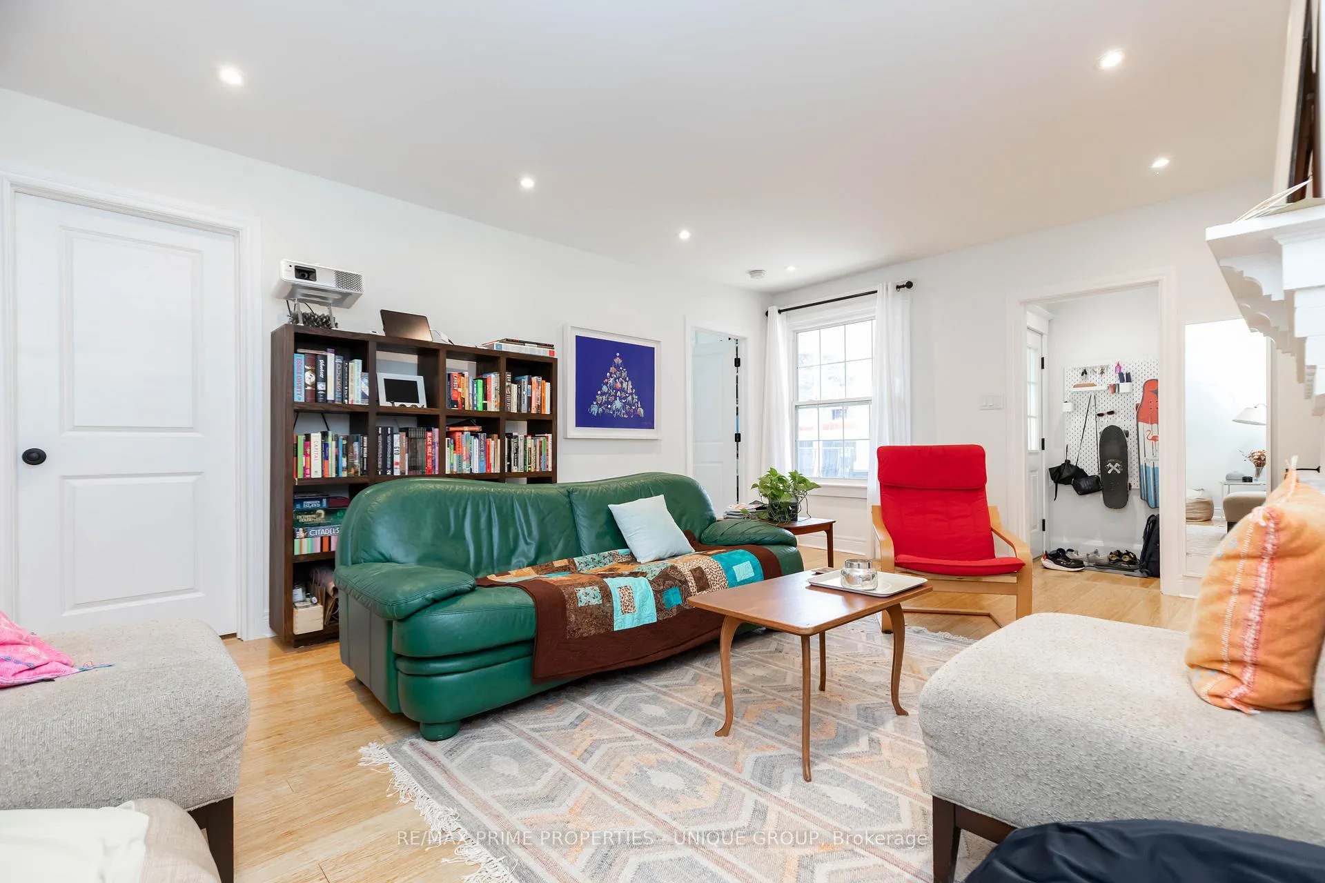 Photo 4 of Unit Main, 2338 1/2 Queen Street E, Toronto, The Beaches — HOMEH