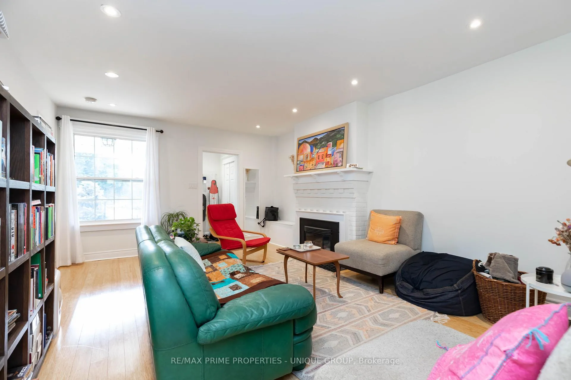 Photo 5 of Unit Main, 2338 1/2 Queen Street E, Toronto, The Beaches — HOMEH
