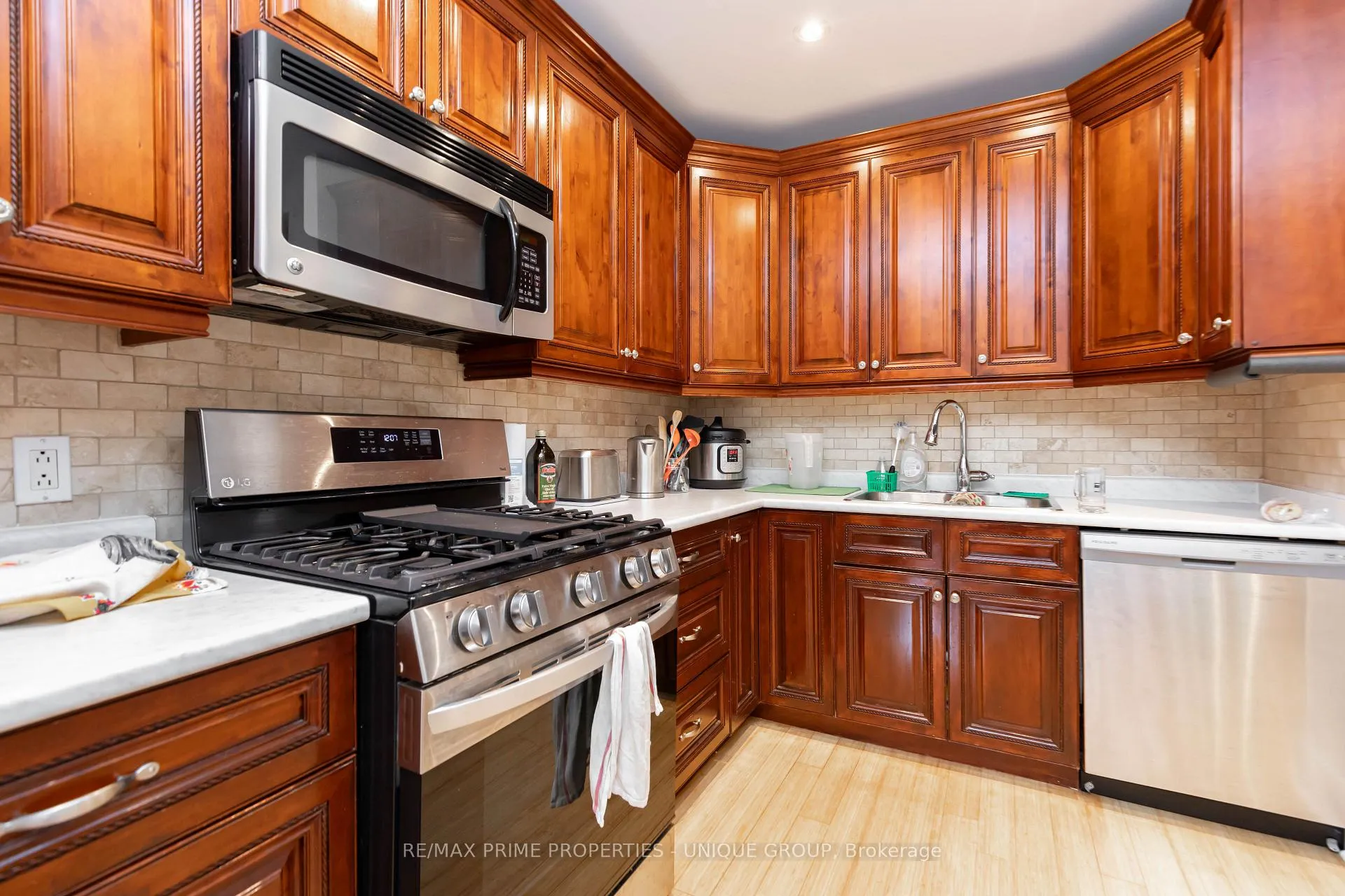 Photo 10 of Unit Main, 2338 1/2 Queen Street E, Toronto, The Beaches — HOMEH