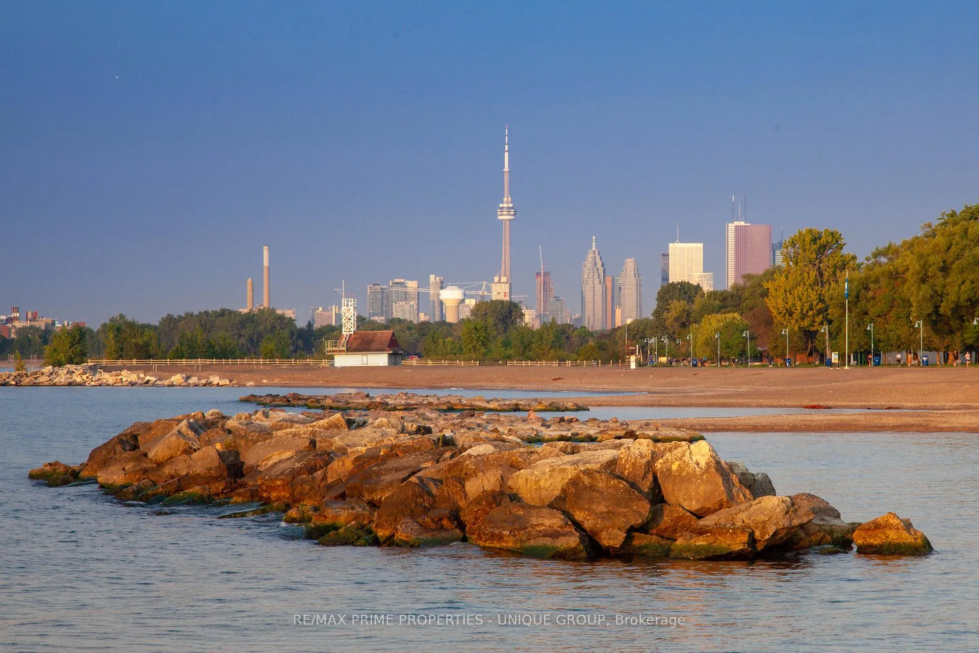 Photo 26 of Unit Main, 2338 1/2 Queen Street E, Toronto, The Beaches — HOMEH