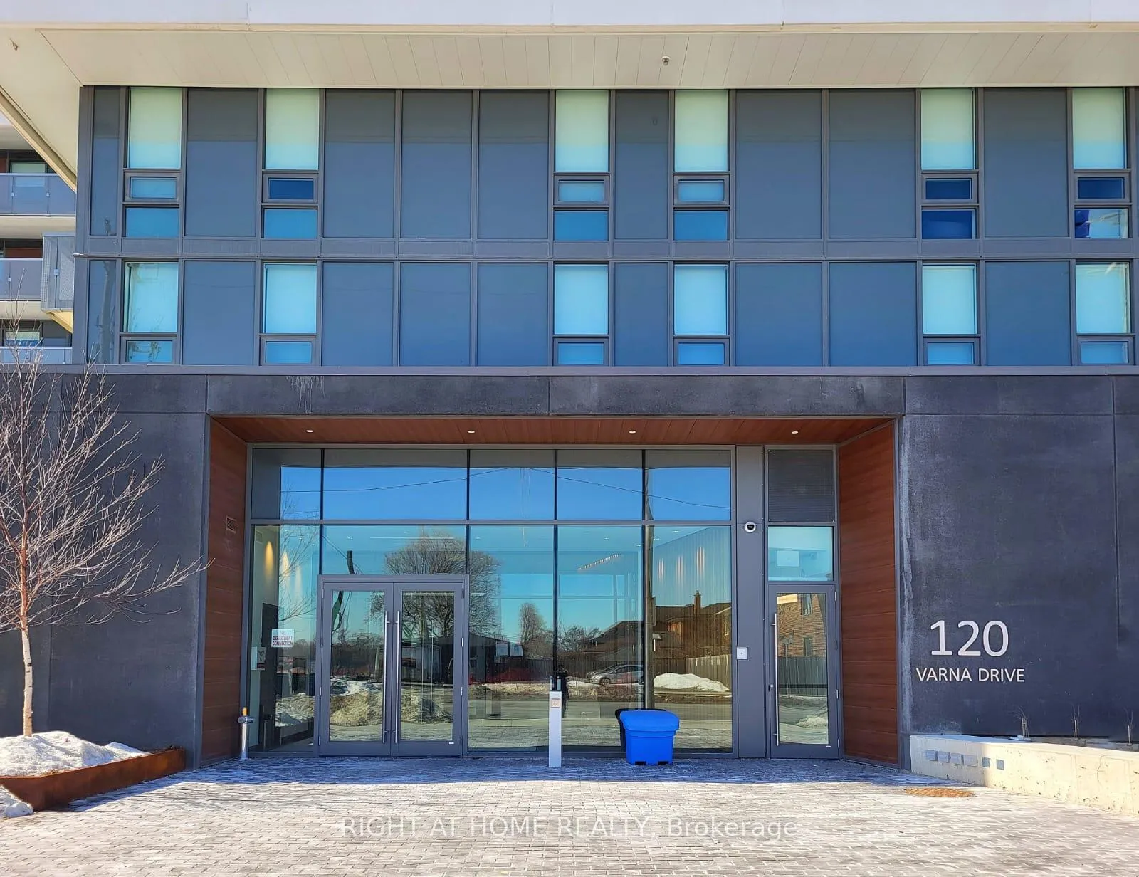 Photo 3 of Unit 1115, 120 Varna Drive, Toronto, Englemount-Lawrence — HOMEH