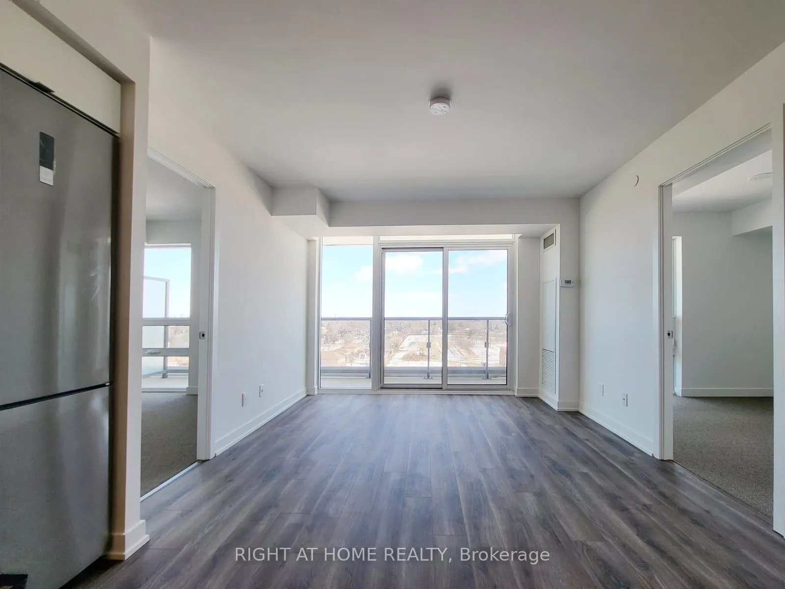 Photo 4 of Unit 1115, 120 Varna Drive, Toronto, Englemount-Lawrence — HOMEH
