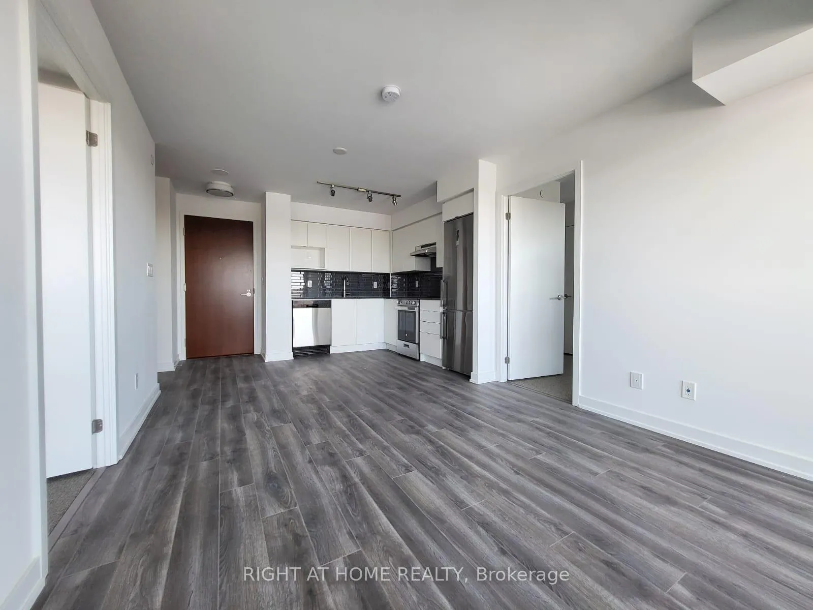 Photo 6 of Unit 1115, 120 Varna Drive, Toronto, Englemount-Lawrence — HOMEH