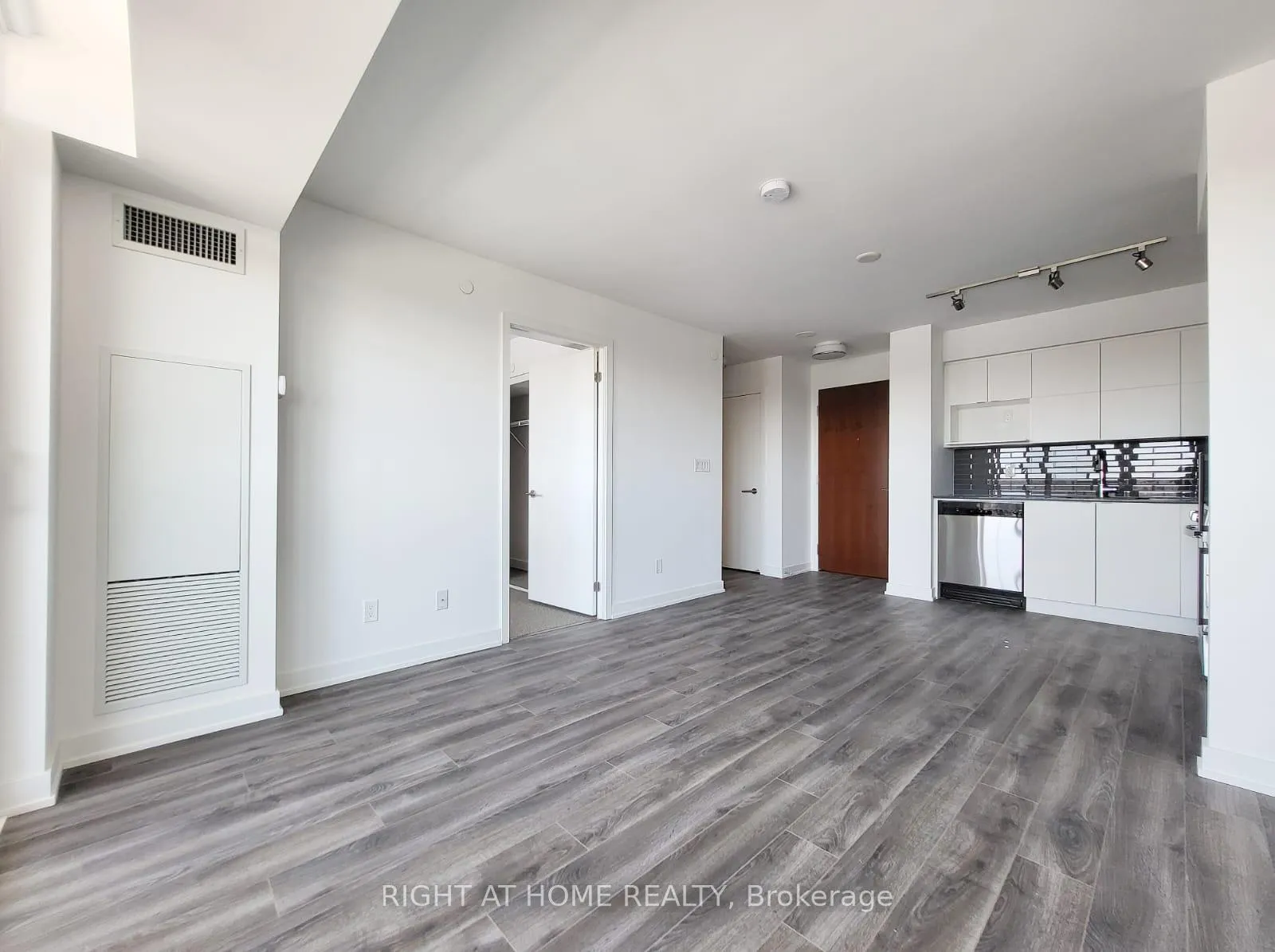 Photo 7 of Unit 1115, 120 Varna Drive, Toronto, Englemount-Lawrence — HOMEH