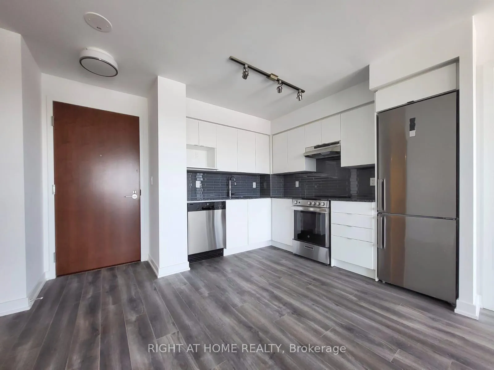 Photo 8 of Unit 1115, 120 Varna Drive, Toronto, Englemount-Lawrence — HOMEH