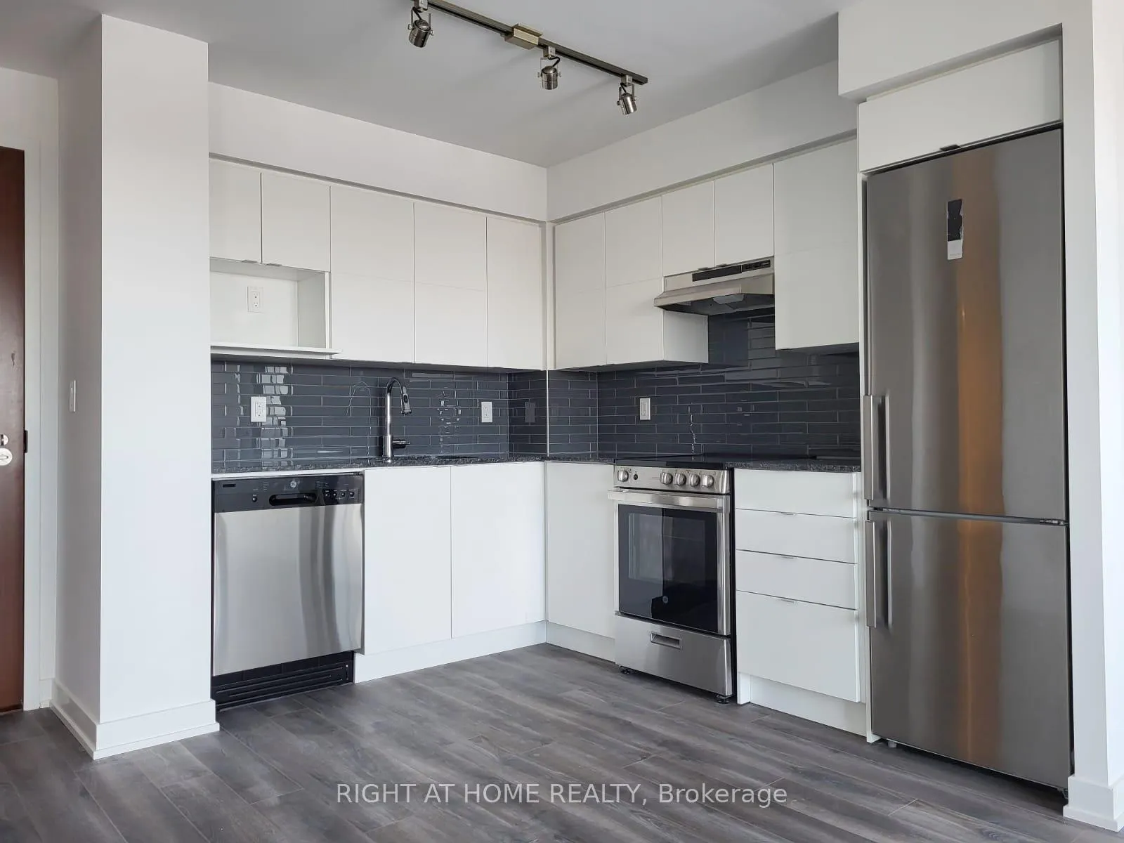 Photo 9 of Unit 1115, 120 Varna Drive, Toronto, Englemount-Lawrence — HOMEH