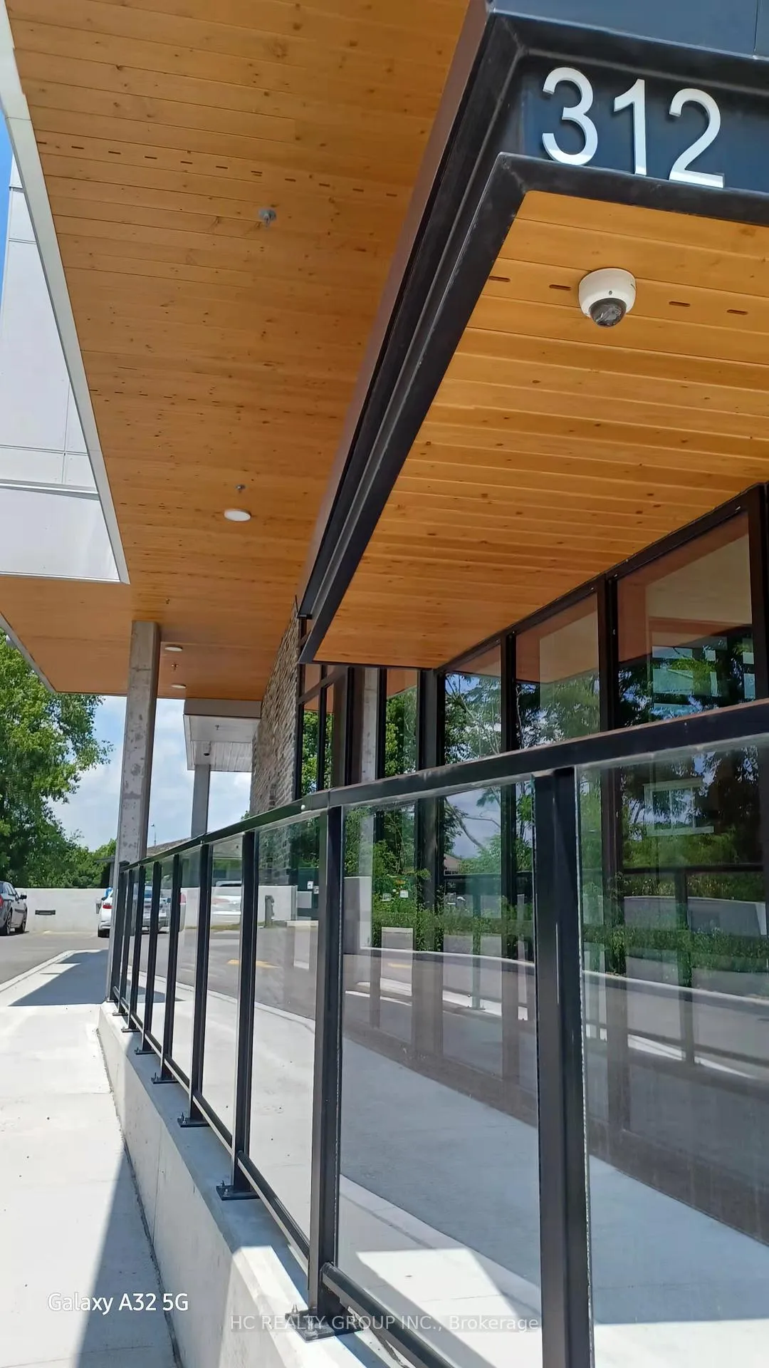 Front of Unit 516, 312 Erb Street W