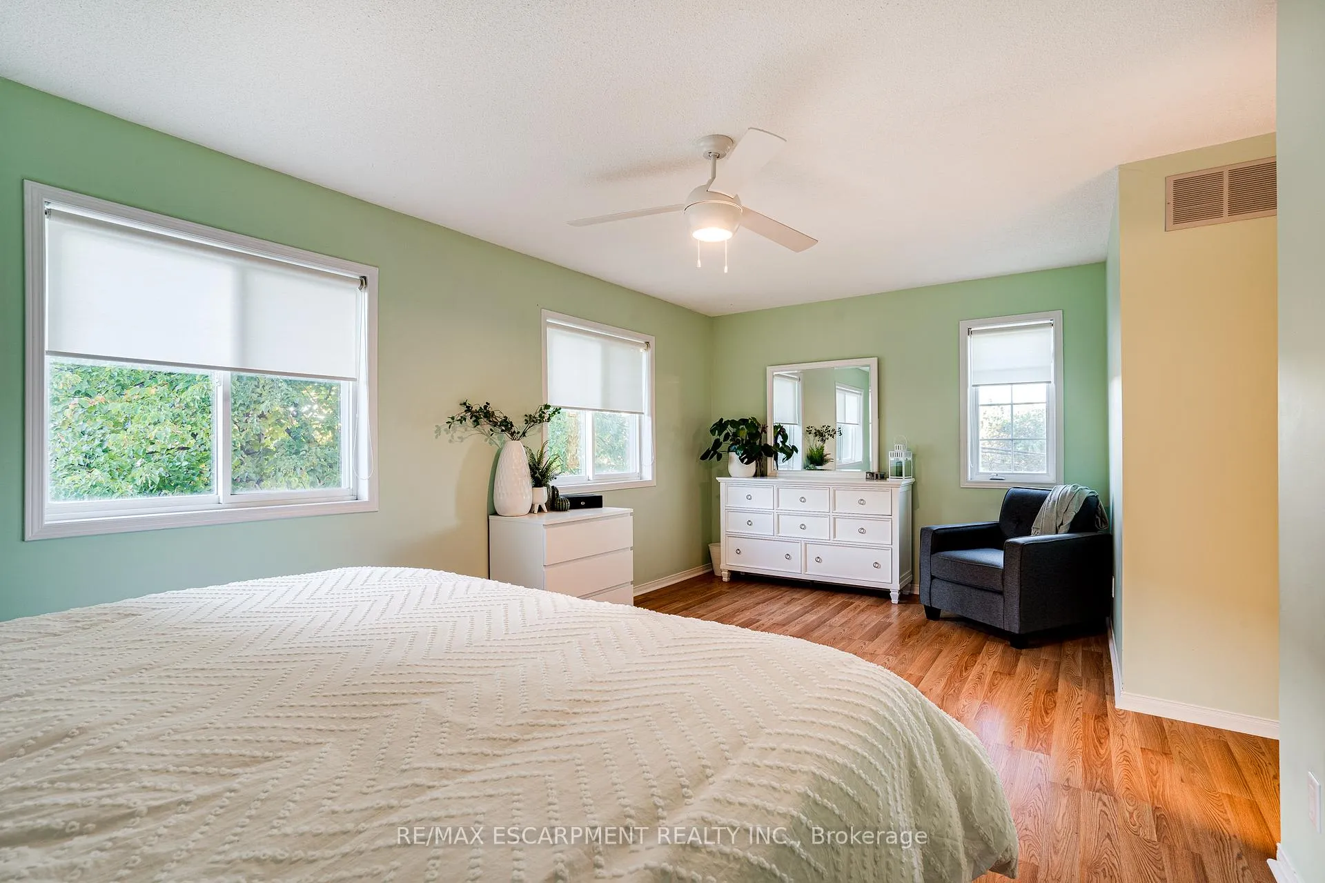 Photo 21 of Unit 17, 31 Moss Boulevard, Hamilton, Dundas — HOMEH