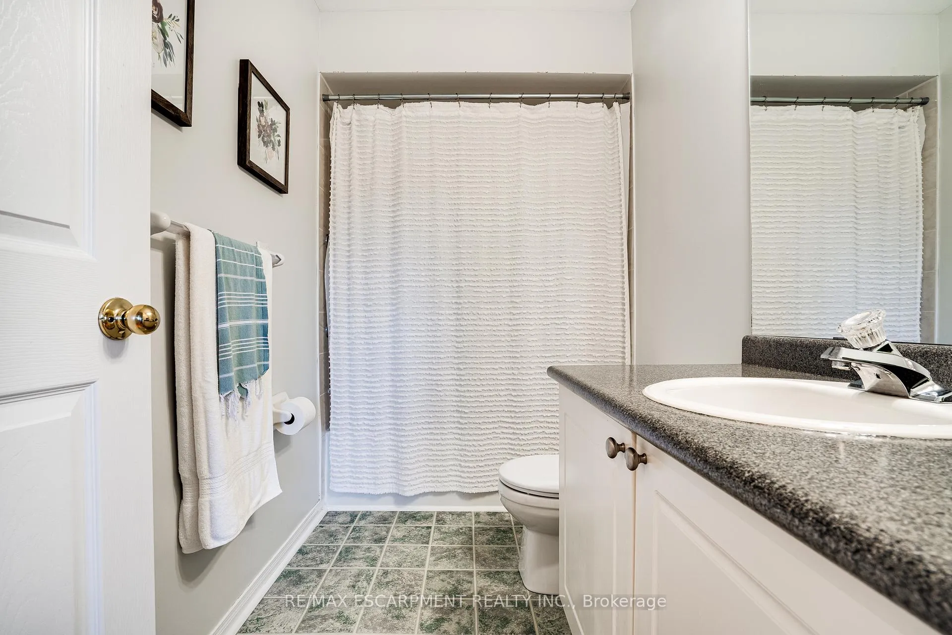 Photo 28 of Unit 17, 31 Moss Boulevard, Hamilton, Dundas — HOMEH