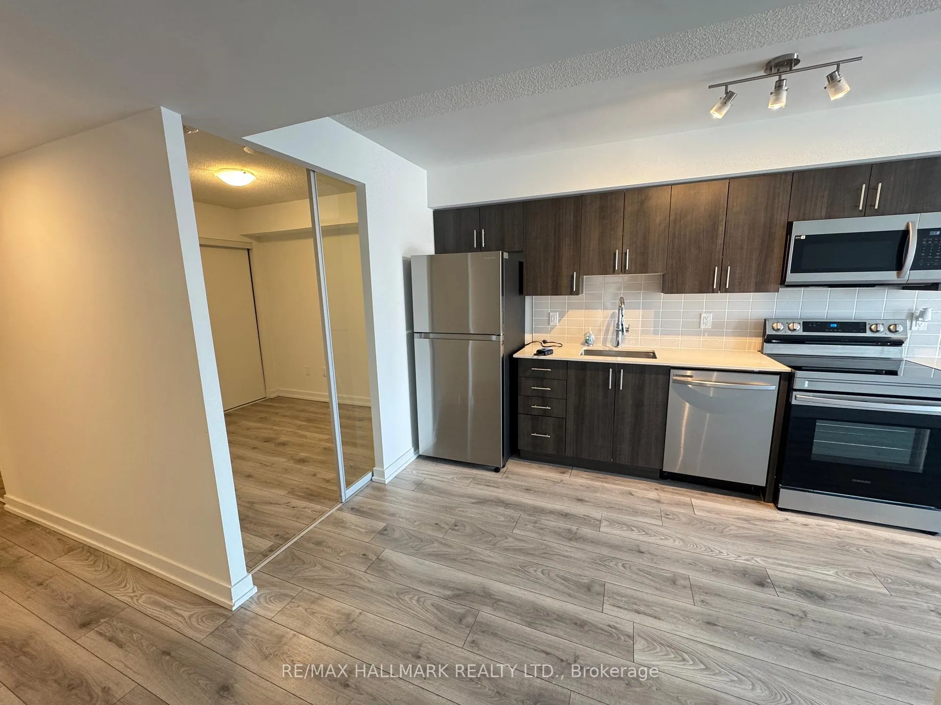 Photo 6 of Unit 512, 1455 Celebration Drive N, Pickering, Bay Ridges — HOMEH