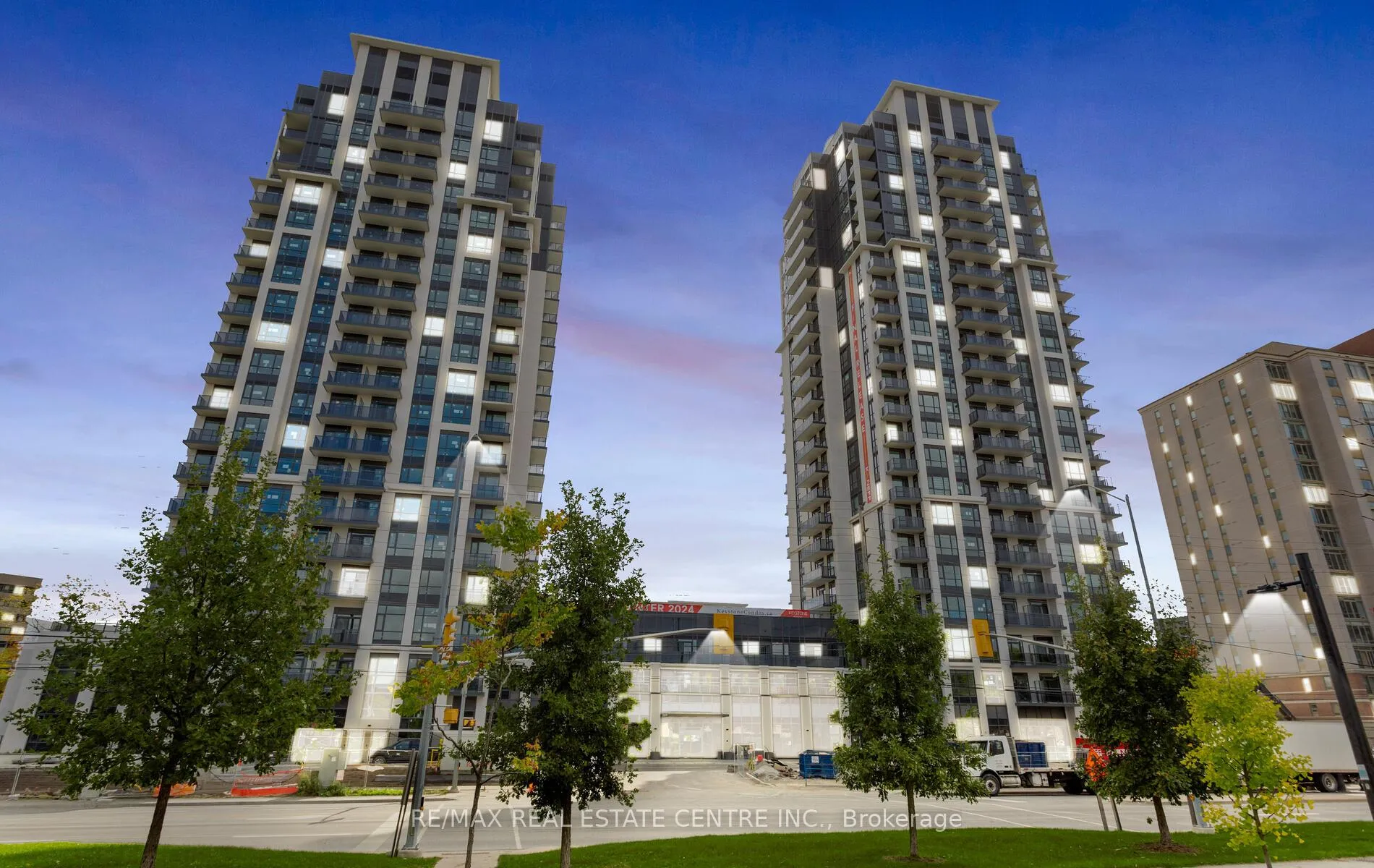 Photo of Unit 301, 202 Burnhamthorpe Road E
