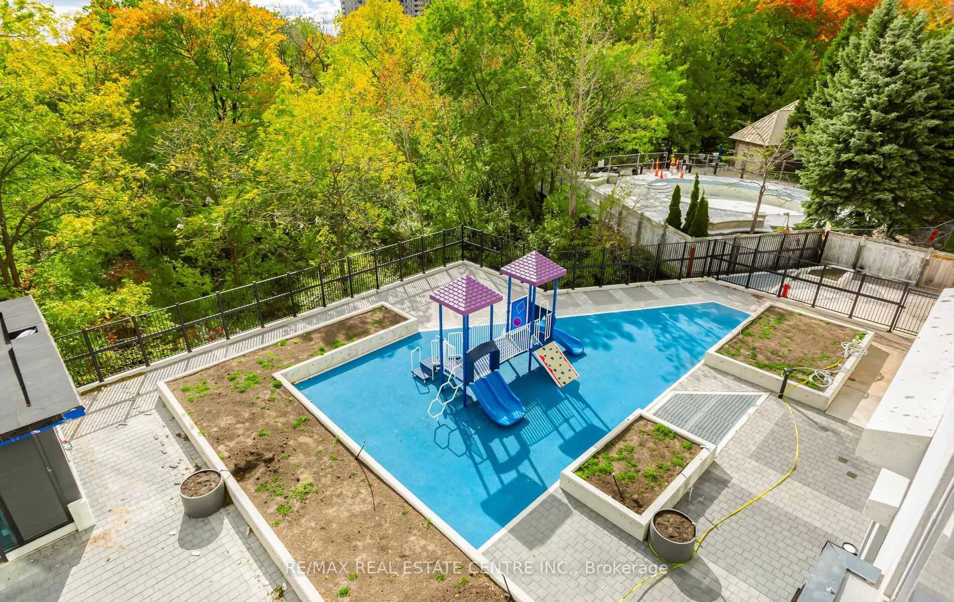 Photo 7 of Unit 301, 202 Burnhamthorpe Road E, Mississauga, Mississauga Valleys — HOMEH