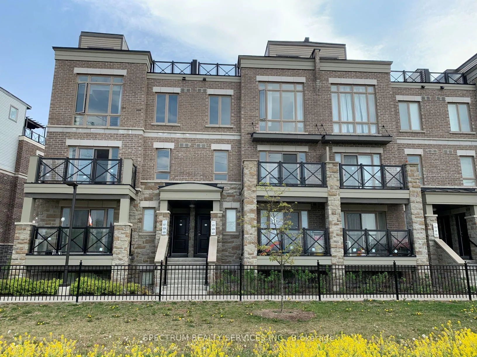 Photo 1 of Unit 524, 30 Dunsheath Way, Markham, Cornell — HOMEH