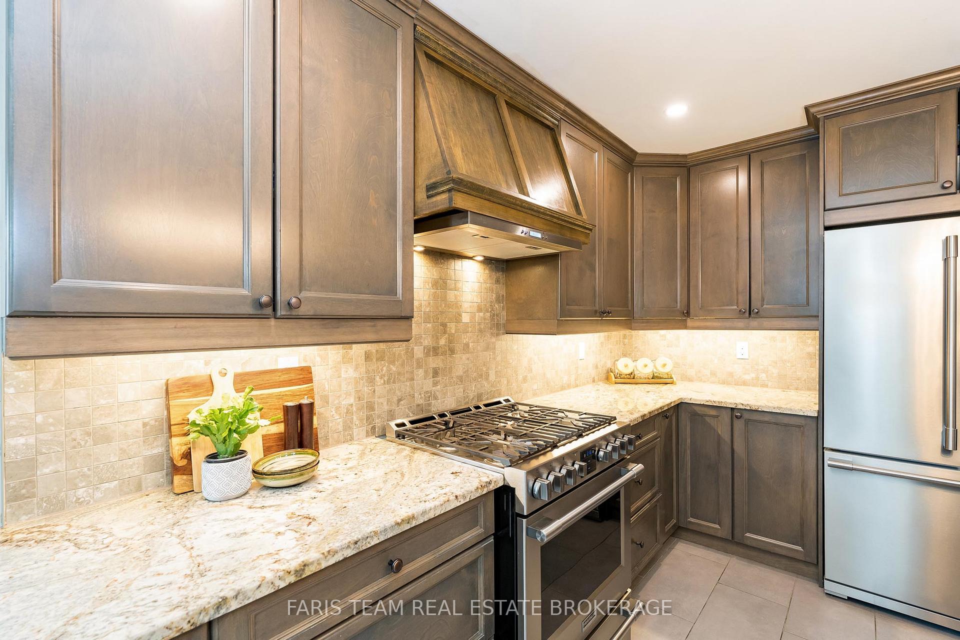 Photo 5 of 41 McDougall Drive, Barrie, West Bayfield — HOMEH