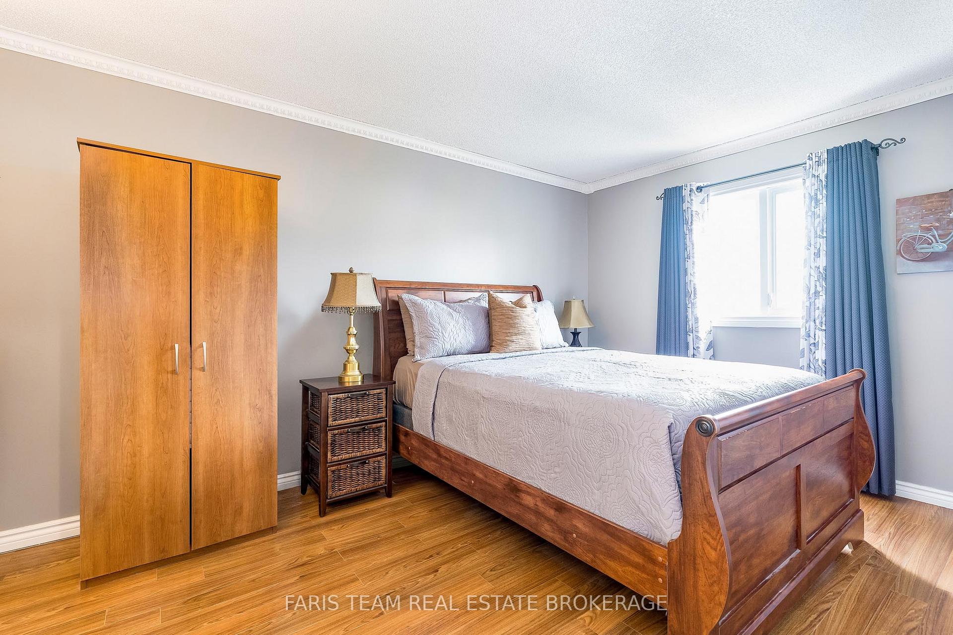 Photo 11 of 41 McDougall Drive, Barrie, West Bayfield — HOMEH
