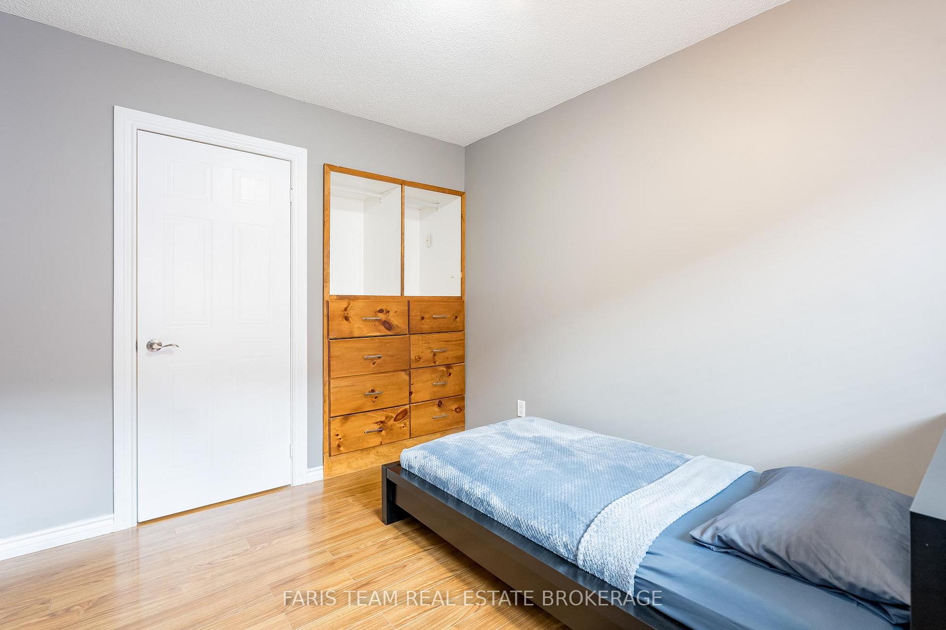 Photo 14 of 41 McDougall Drive, Barrie, West Bayfield — HOMEH