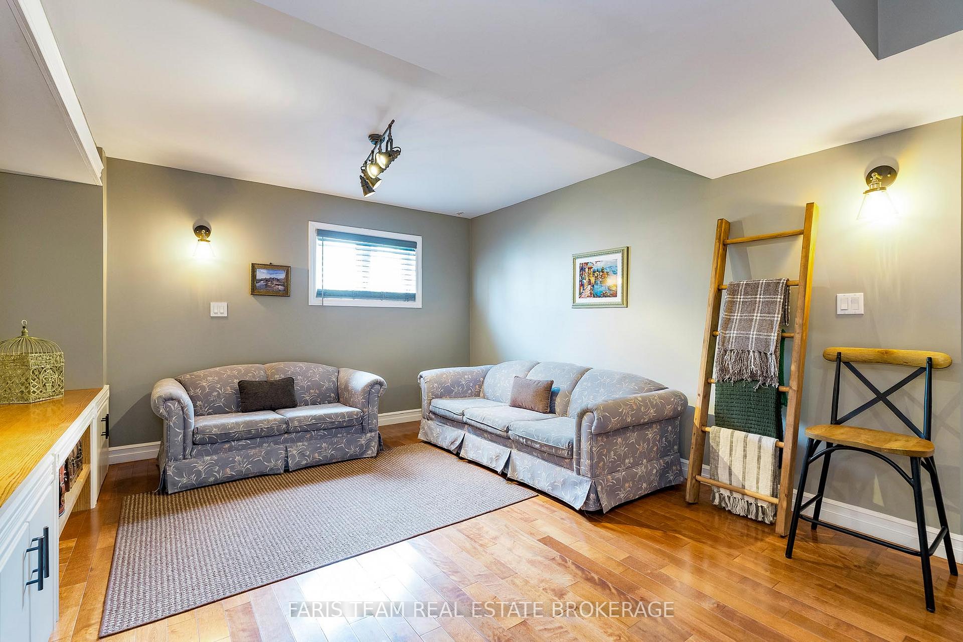 Photo 16 of 41 McDougall Drive, Barrie, West Bayfield — HOMEH