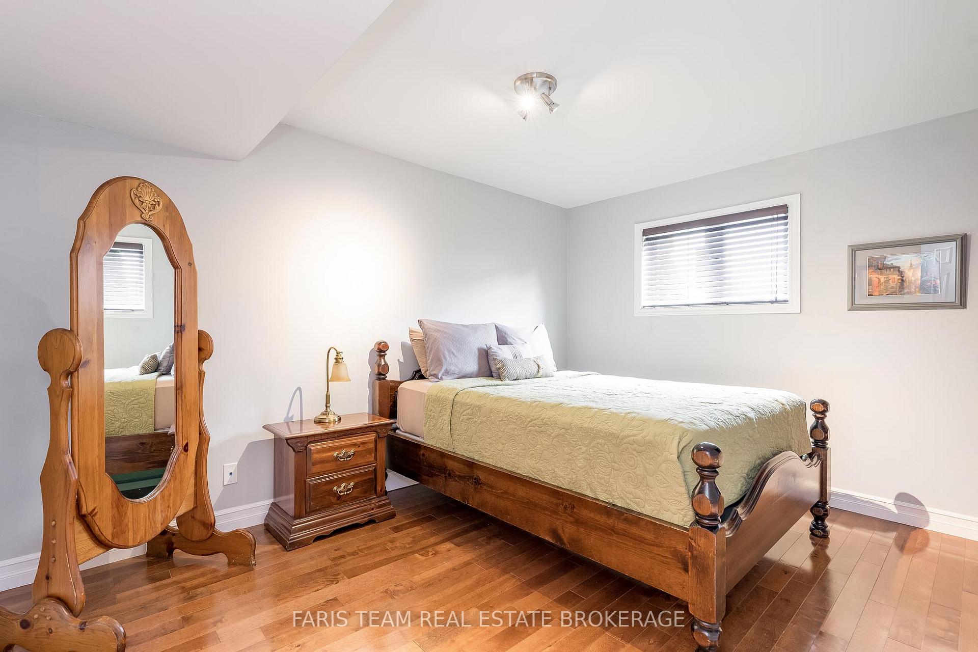 Photo 18 of 41 McDougall Drive, Barrie, West Bayfield — HOMEH