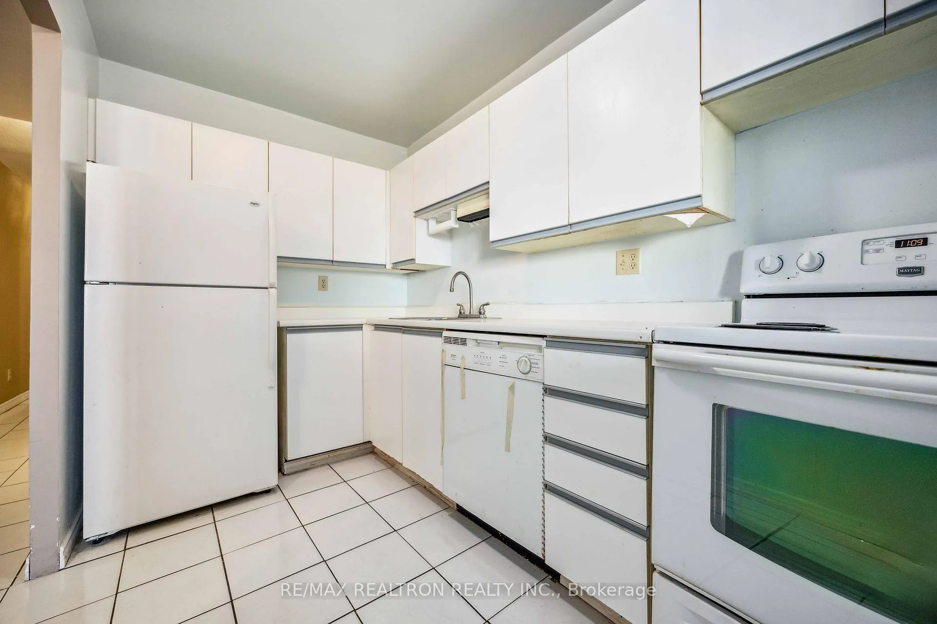 Photo 6 of Unit 1210, 2 Westney Road N, Ajax, Central West — HOMEH