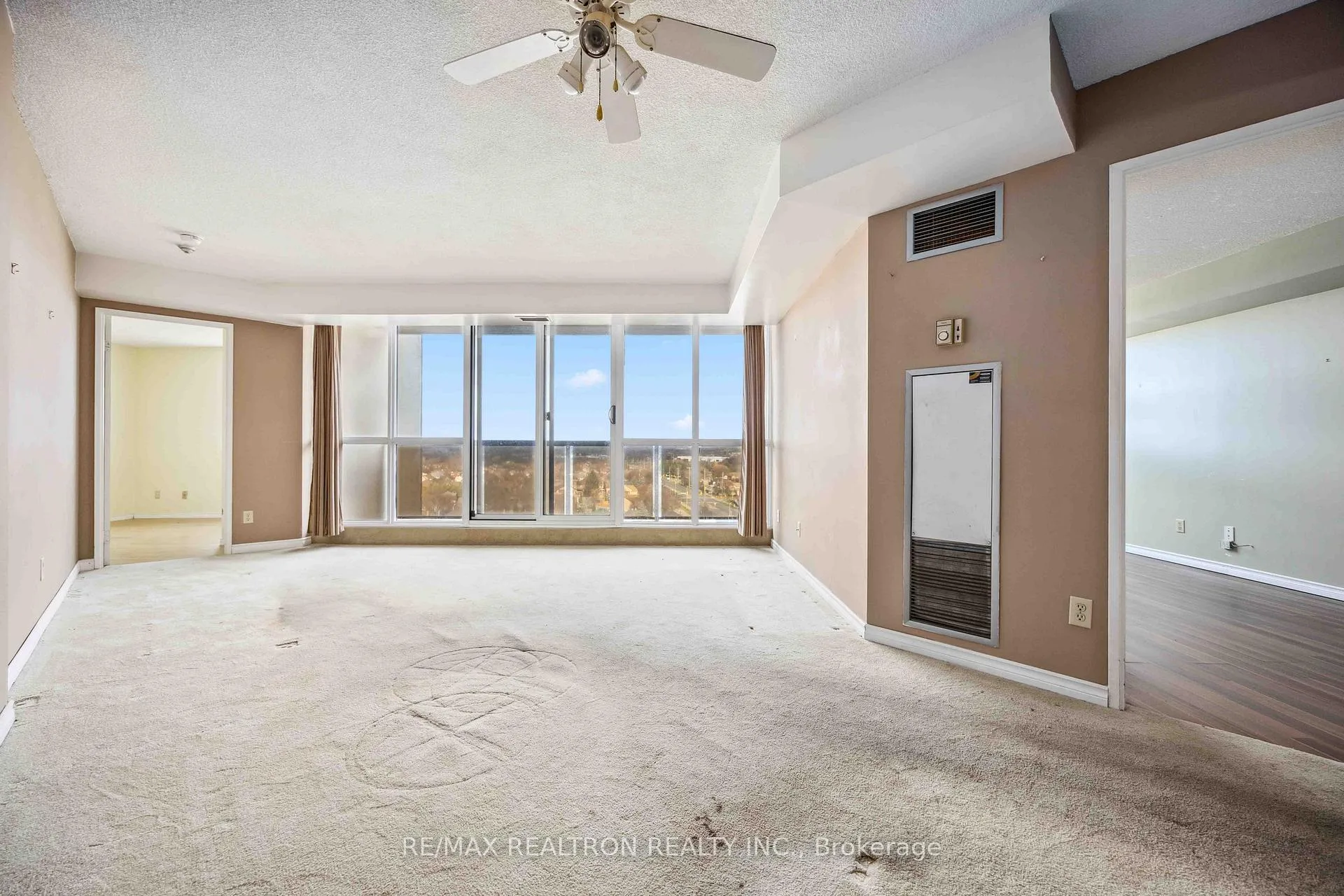 Photo 8 of Unit 1210, 2 Westney Road N, Ajax, Central West — HOMEH