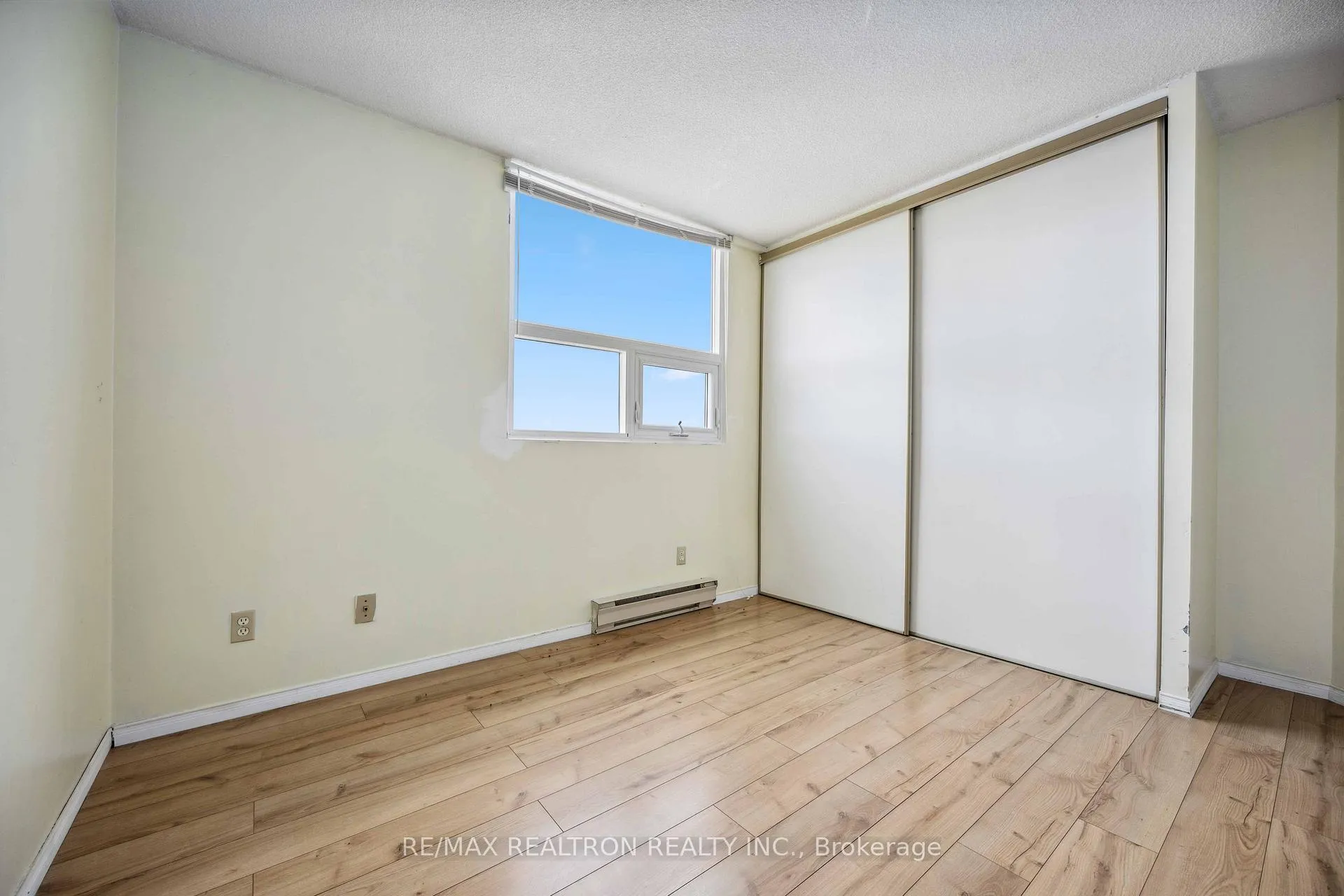 Photo 12 of Unit 1210, 2 Westney Road N, Ajax, Central West — HOMEH
