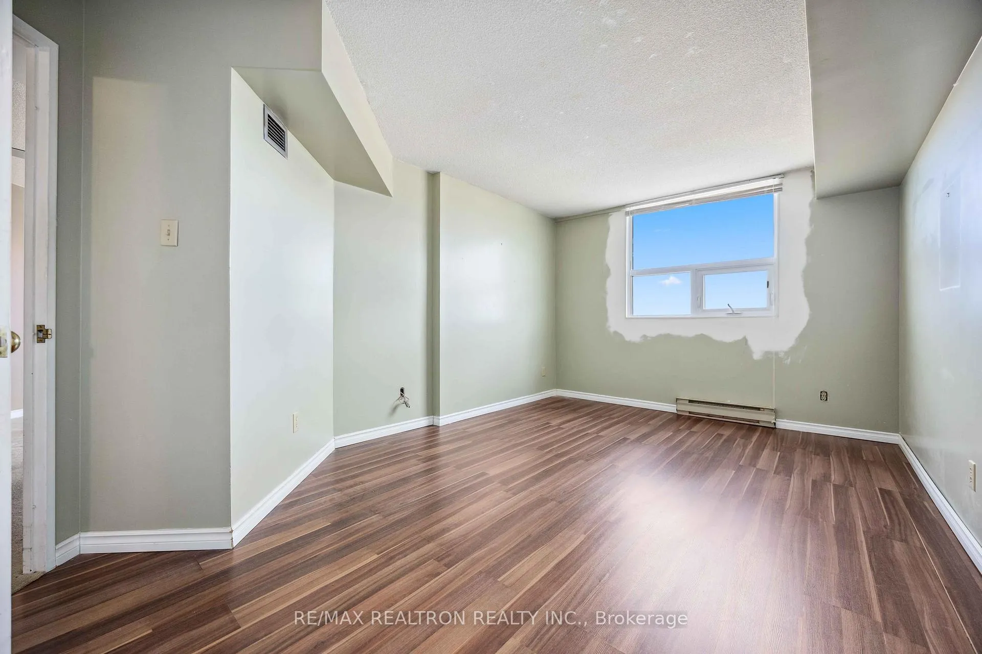 Photo 13 of Unit 1210, 2 Westney Road N, Ajax, Central West — HOMEH