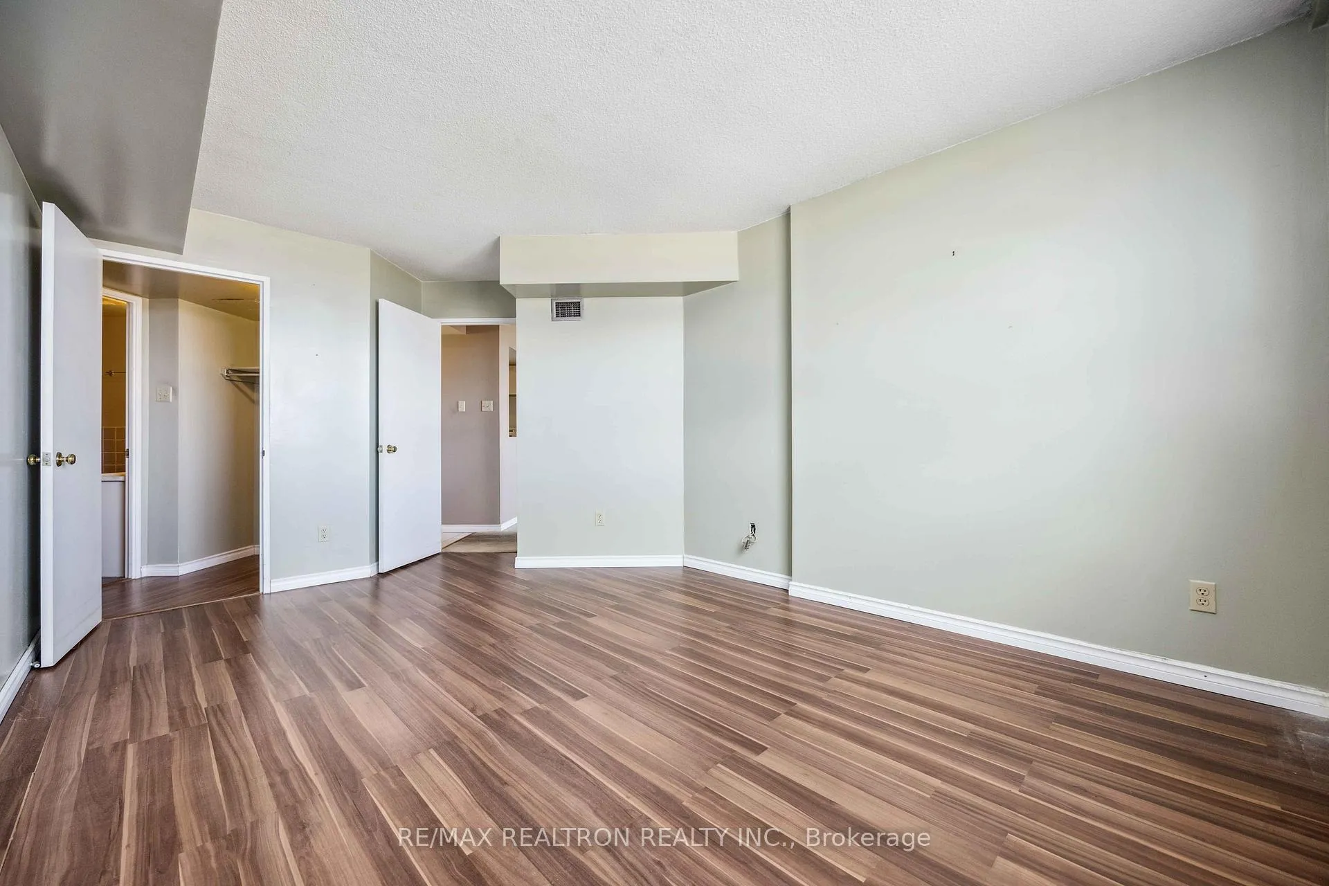 Photo 14 of Unit 1210, 2 Westney Road N, Ajax, Central West — HOMEH