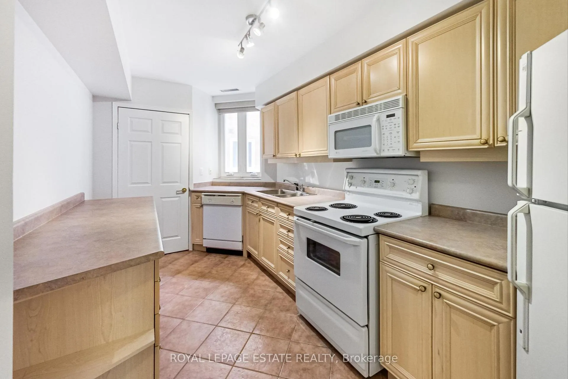 Photo 8 of Unit 202, 2365 Queen Street E, Toronto, The Beaches — HOMEH