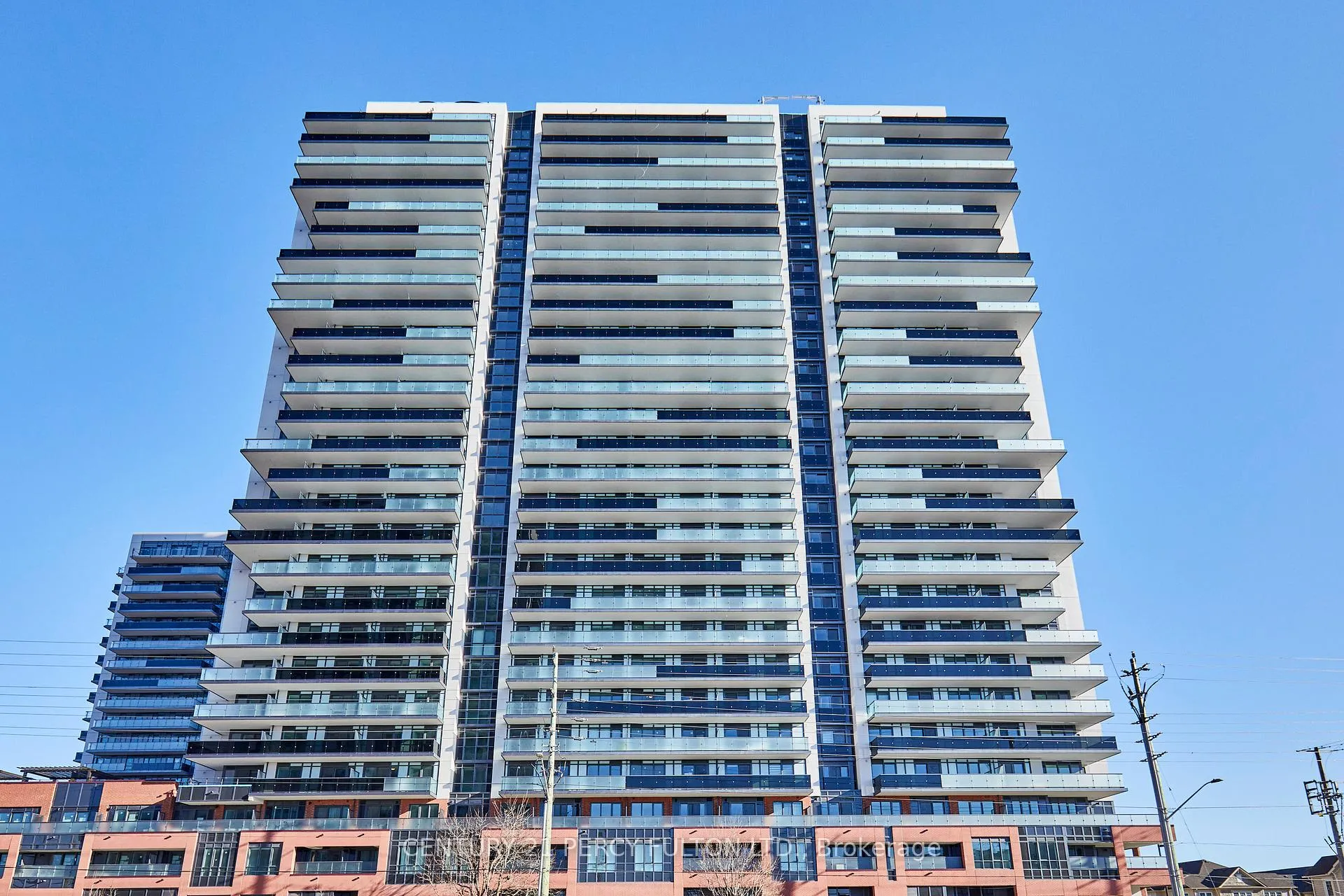 Front of Unit 1705, 2545 Simcoe Street N