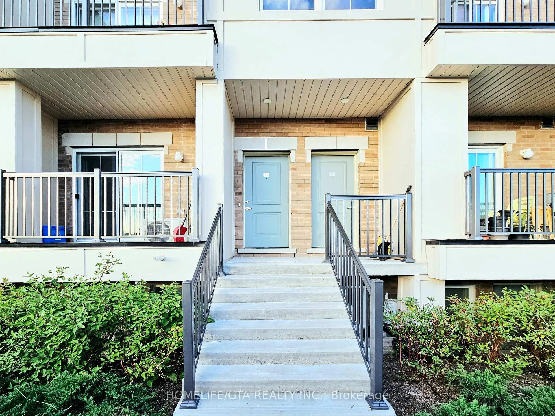 Front of Unit 16, 480 Beresford Path
