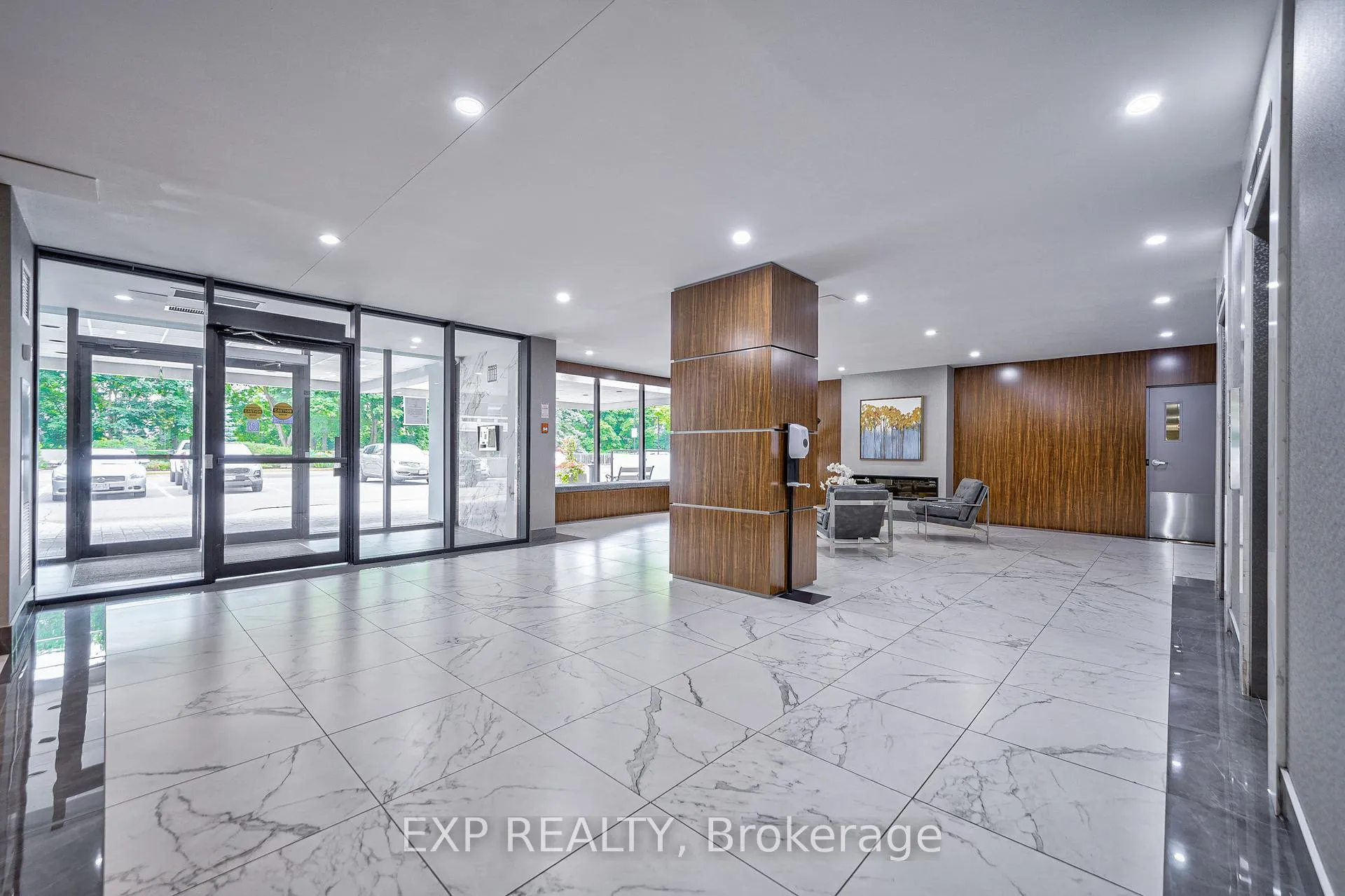 Photo 3 of Unit 401, 60 Inverlochy Boulevard, Markham, Royal Orchard — HOMEH
