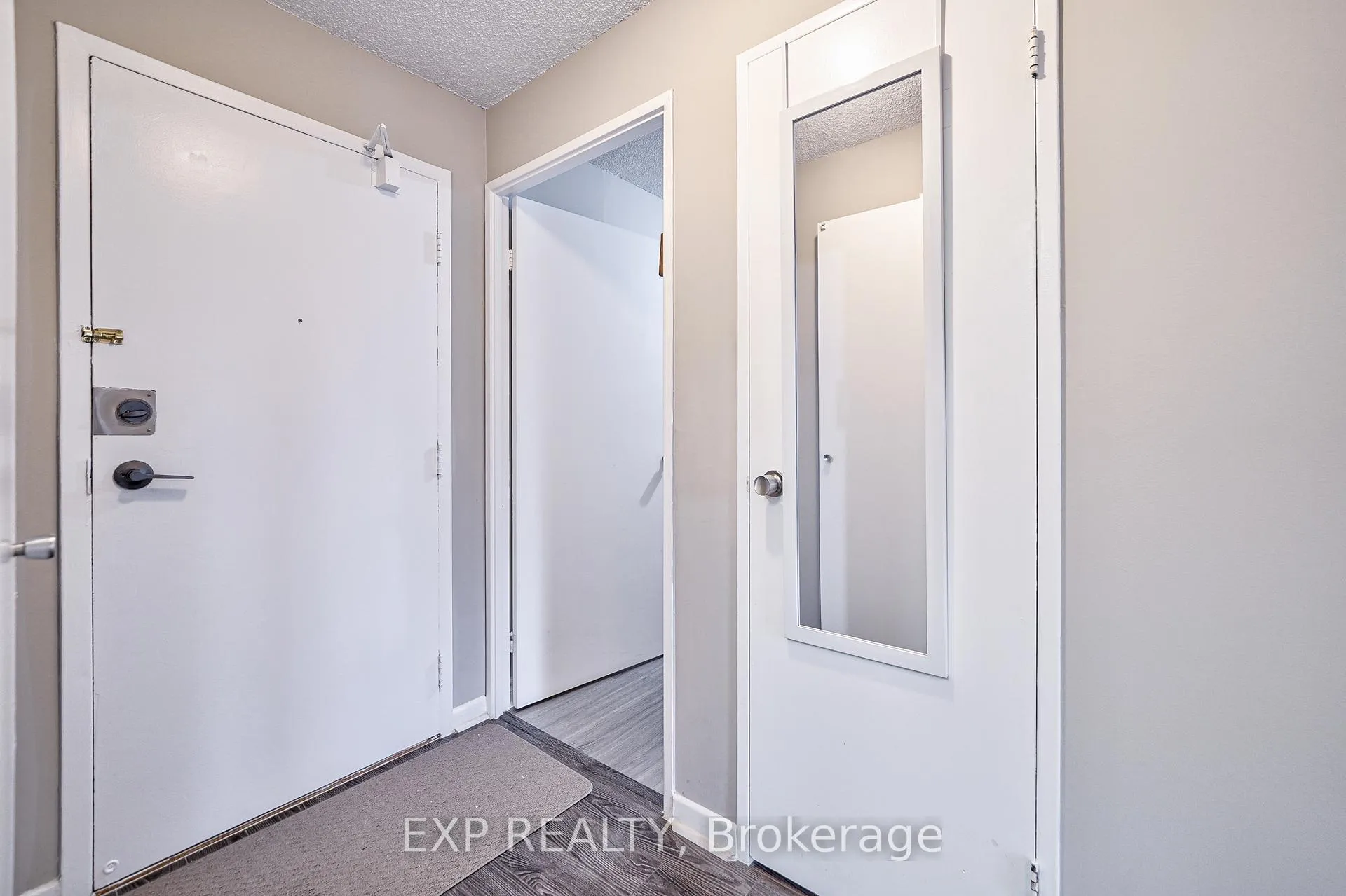 Photo 6 of Unit 401, 60 Inverlochy Boulevard, Markham, Royal Orchard — HOMEH
