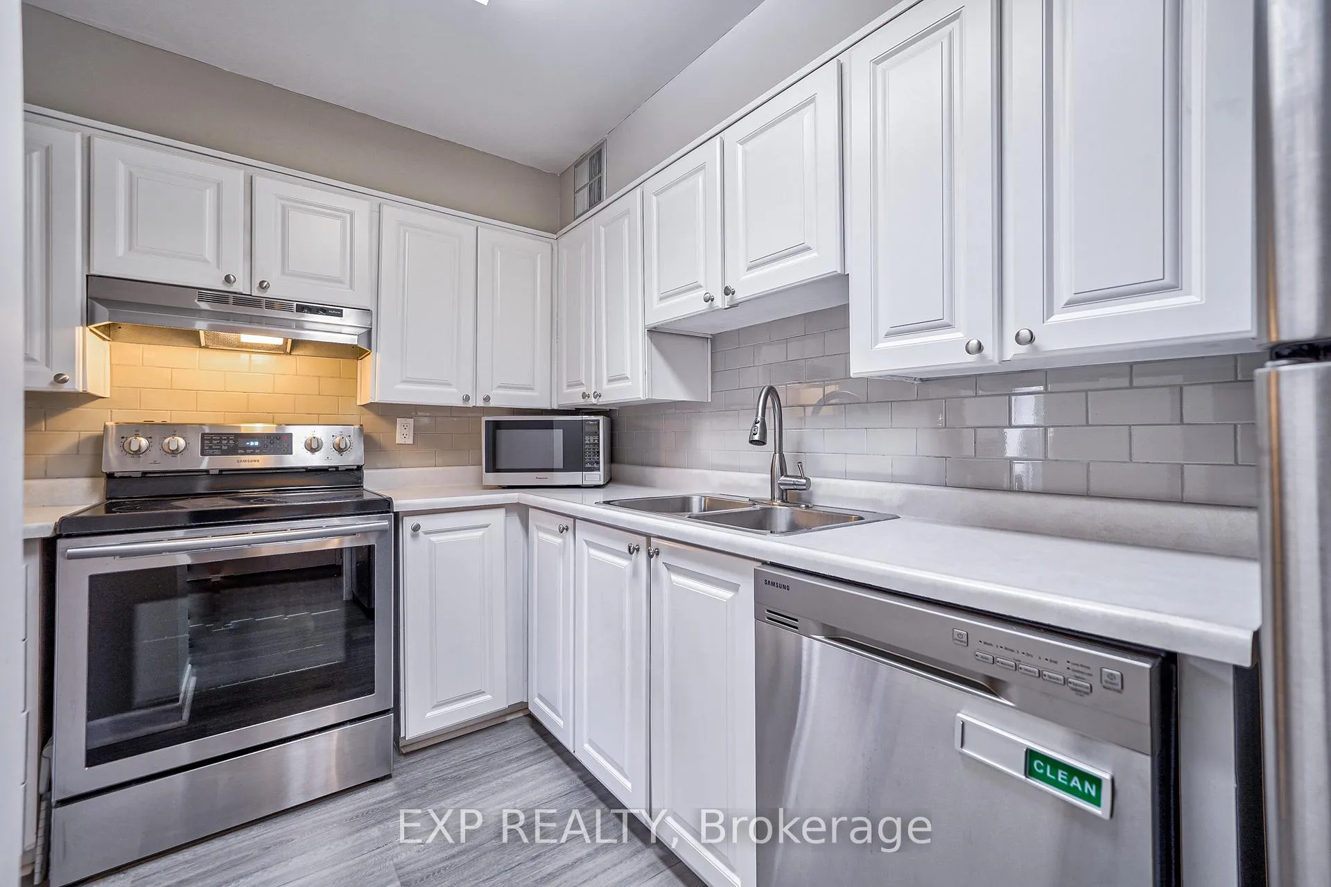Photo 9 of Unit 401, 60 Inverlochy Boulevard, Markham, Royal Orchard — HOMEH