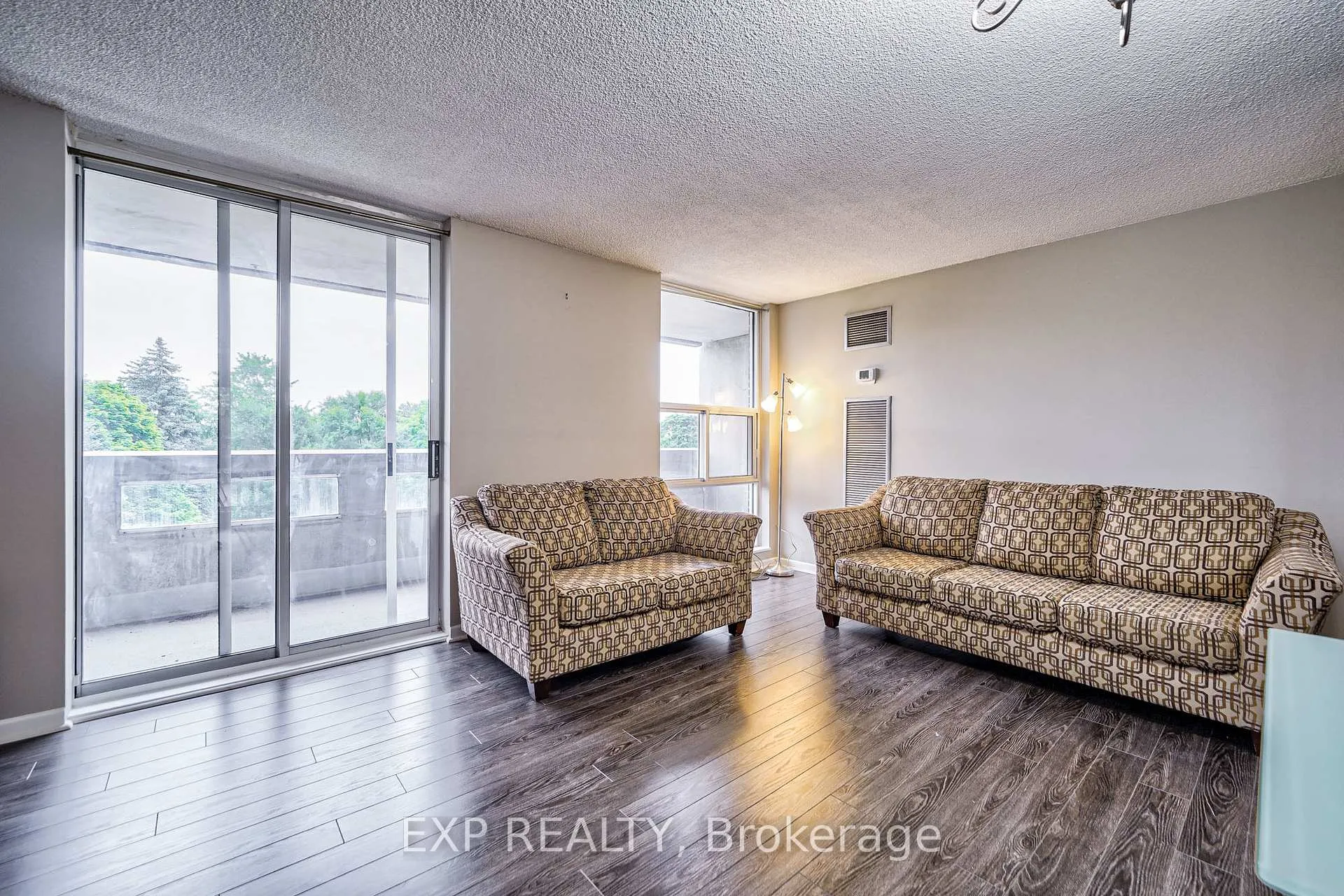 Photo 11 of Unit 401, 60 Inverlochy Boulevard, Markham, Royal Orchard — HOMEH
