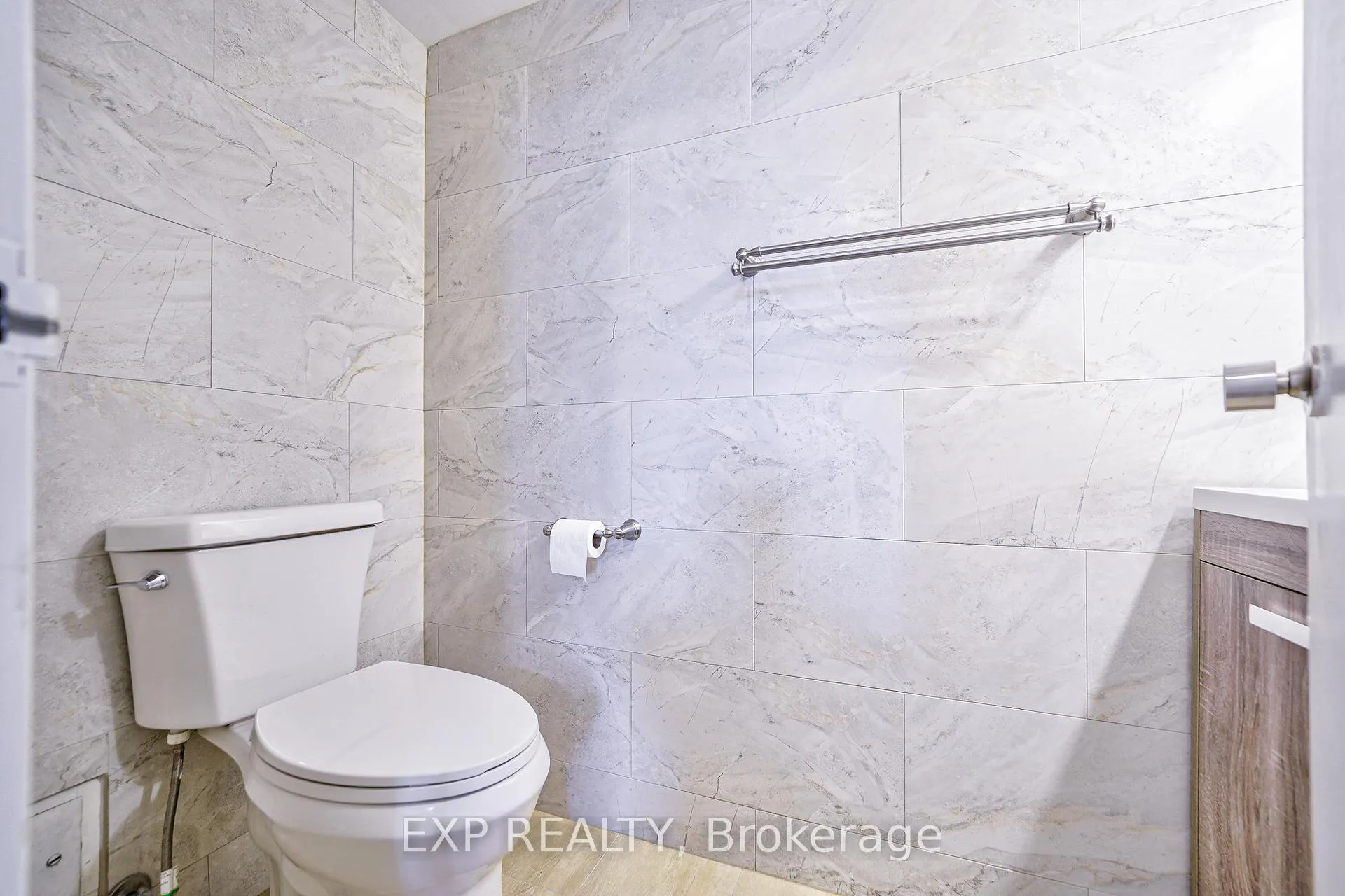 Photo 14 of Unit 401, 60 Inverlochy Boulevard, Markham, Royal Orchard — HOMEH