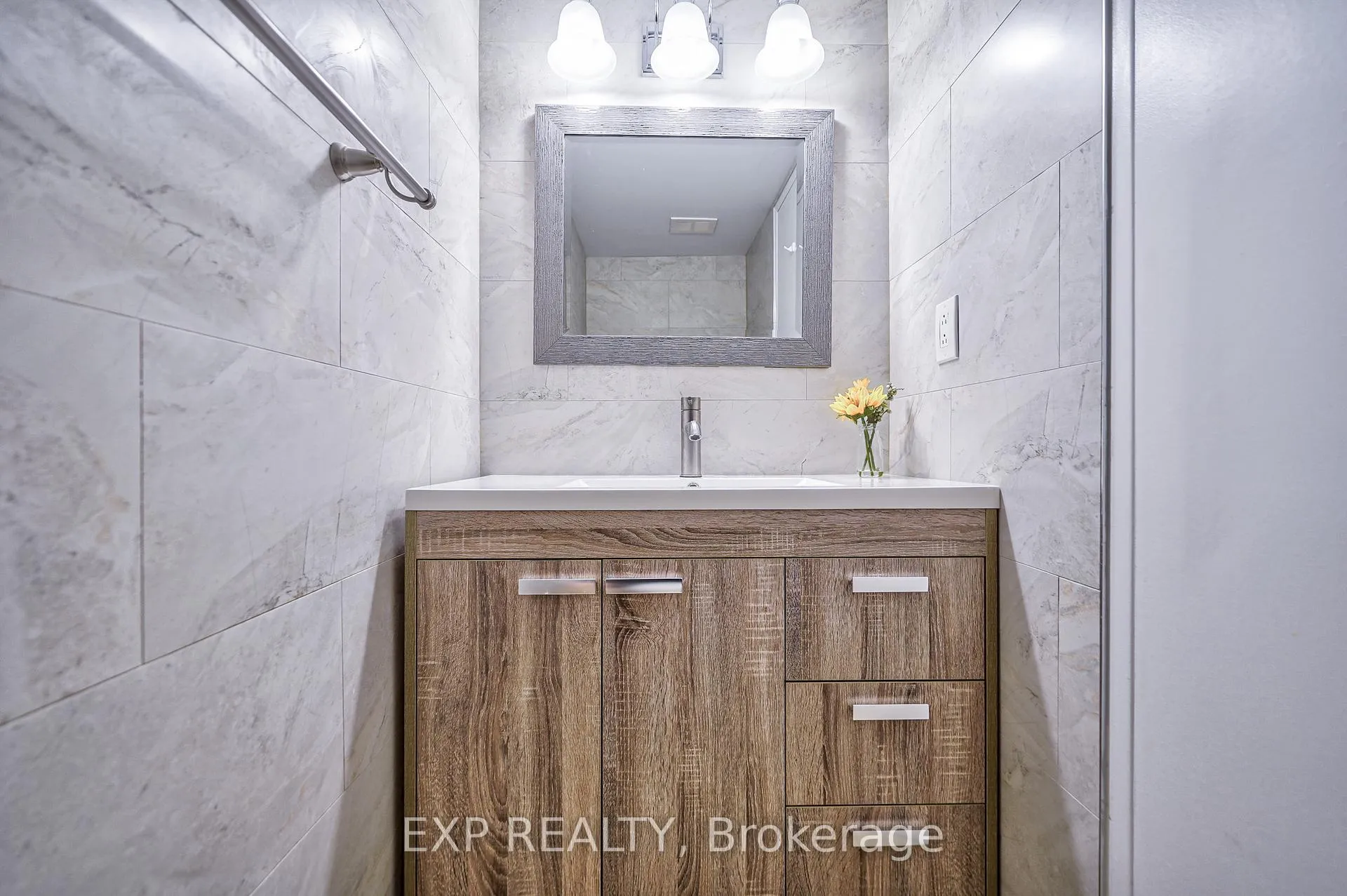 Photo 15 of Unit 401, 60 Inverlochy Boulevard, Markham, Royal Orchard — HOMEH