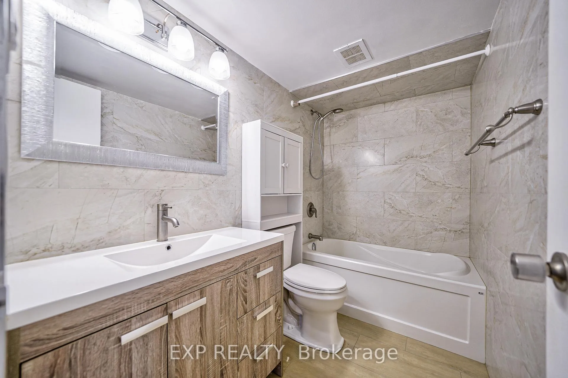 Photo 18 of Unit 401, 60 Inverlochy Boulevard, Markham, Royal Orchard — HOMEH