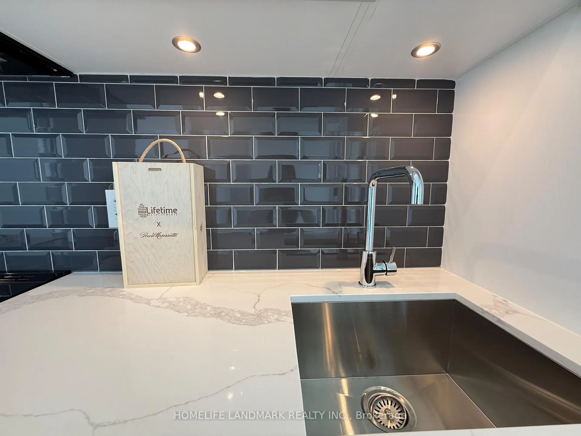 Photo 5 of Unit 1202, 285 Dufferin Street, Toronto, South Parkdale — HOMEH