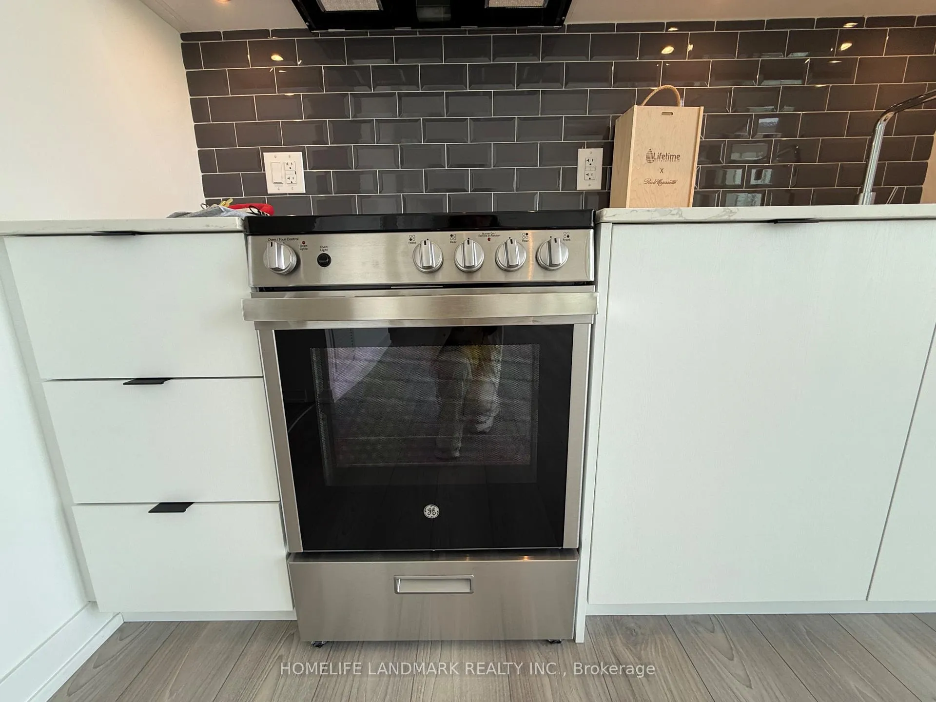 Photo 7 of Unit 1202, 285 Dufferin Street, Toronto, South Parkdale — HOMEH