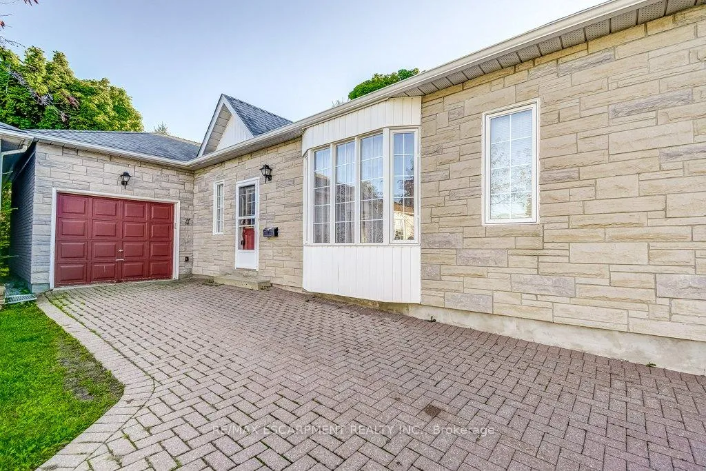 Photo 2 of 192 Silverbirch Boulevard, Hamilton, Mount Hope — HOMEH