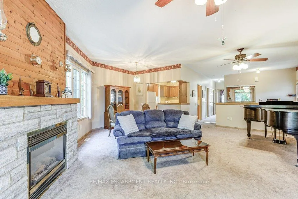Photo 9 of 192 Silverbirch Boulevard, Hamilton, Mount Hope — HOMEH