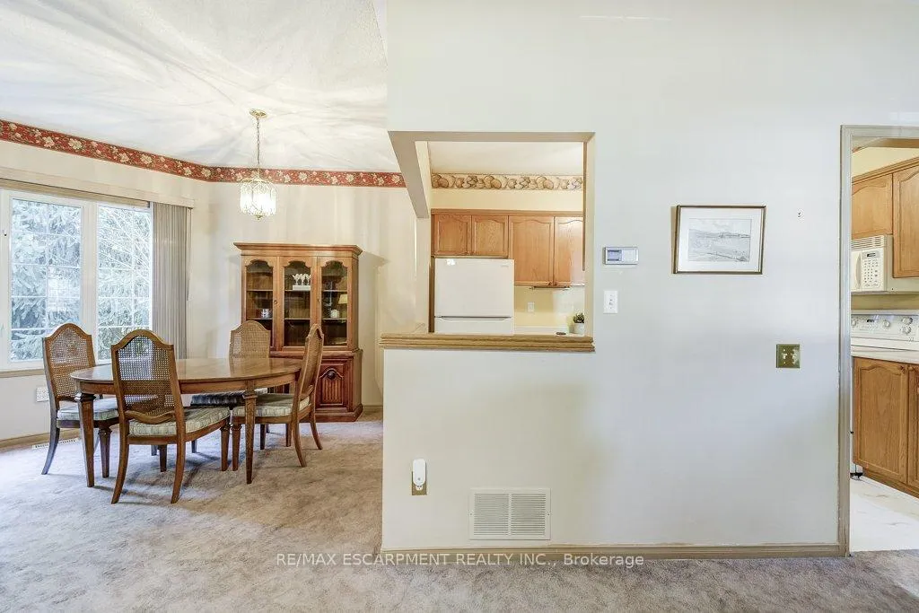 Photo 10 of 192 Silverbirch Boulevard, Hamilton, Mount Hope — HOMEH