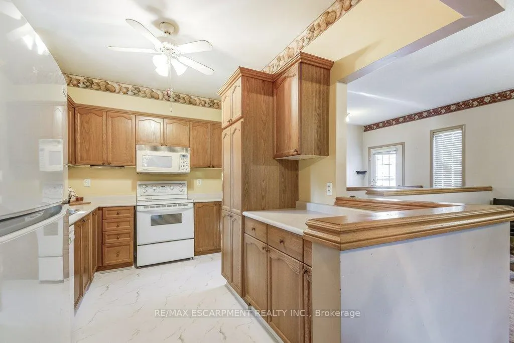 Photo 12 of 192 Silverbirch Boulevard, Hamilton, Mount Hope — HOMEH